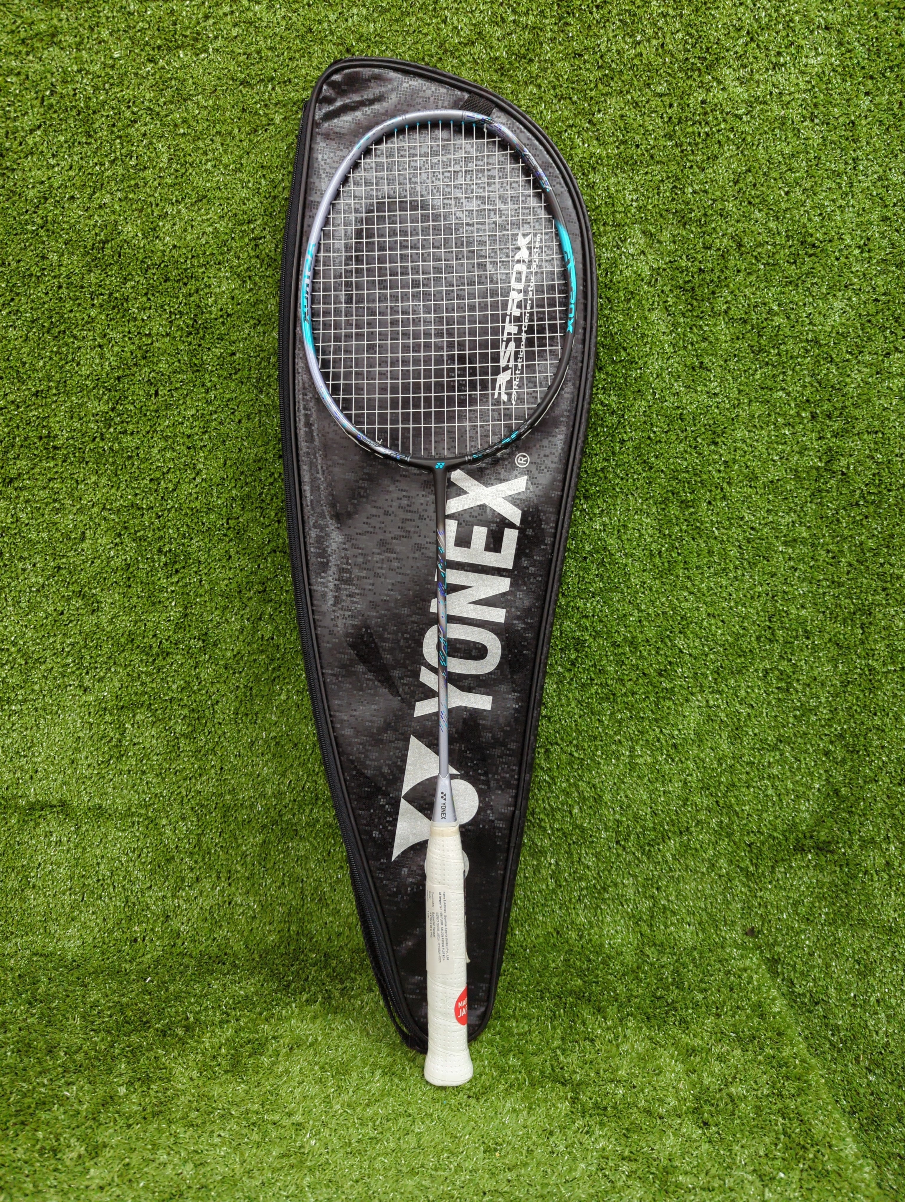 Yonex Astrox 88D Pro Black Silver Badminton Racket Prestrung (EXBOLT 65 - 26lbs) - Made in Japan