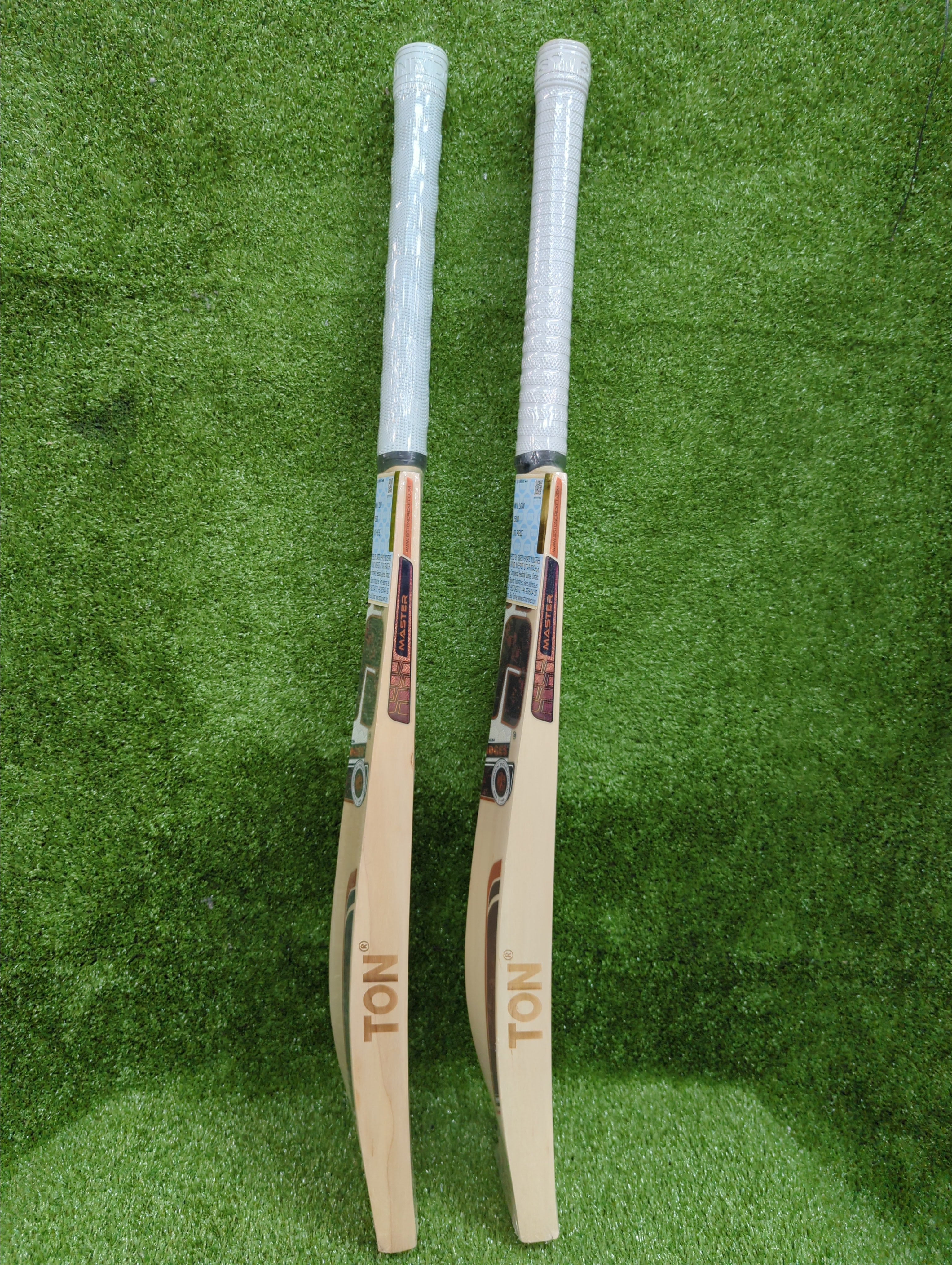 SS Master 1500 English Willow Cricket Bat - Short Handle SS