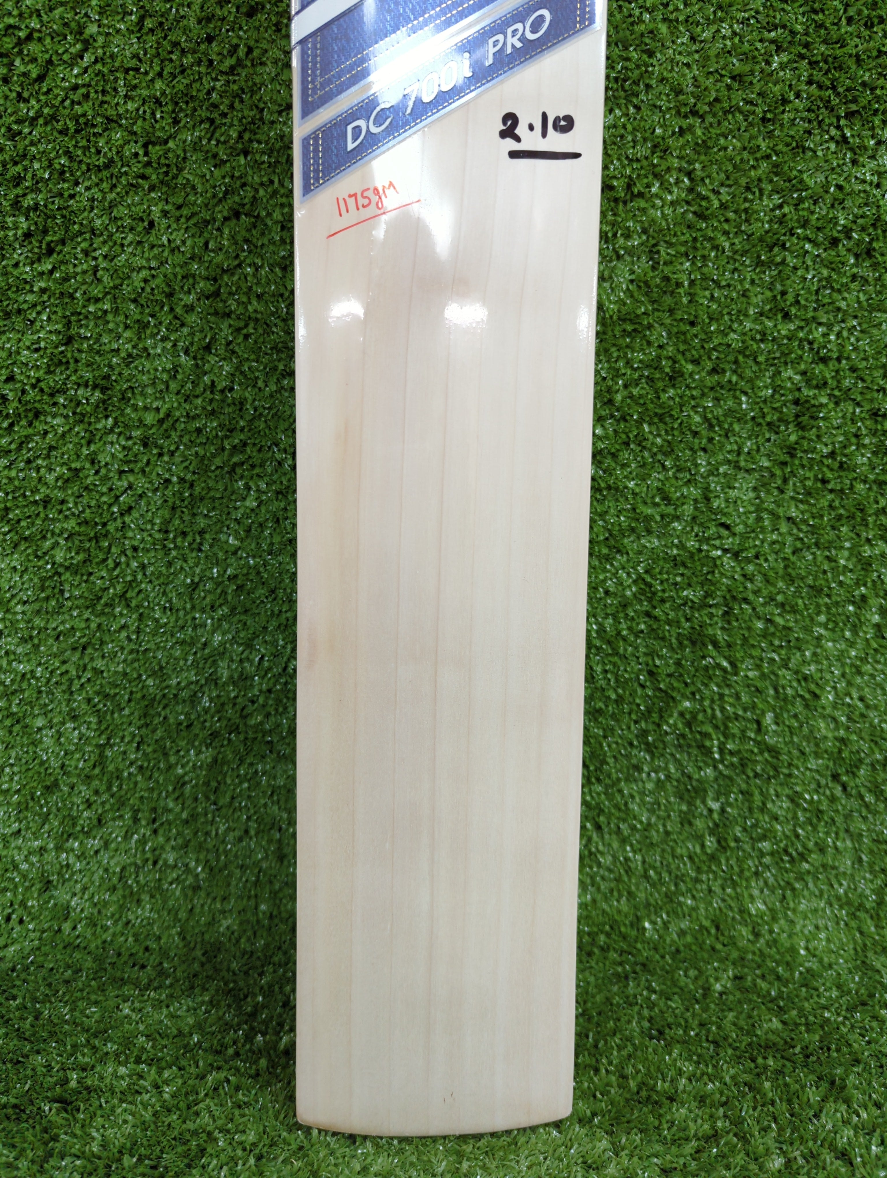 NB DC 700i PRO English Willow Cricket Bat