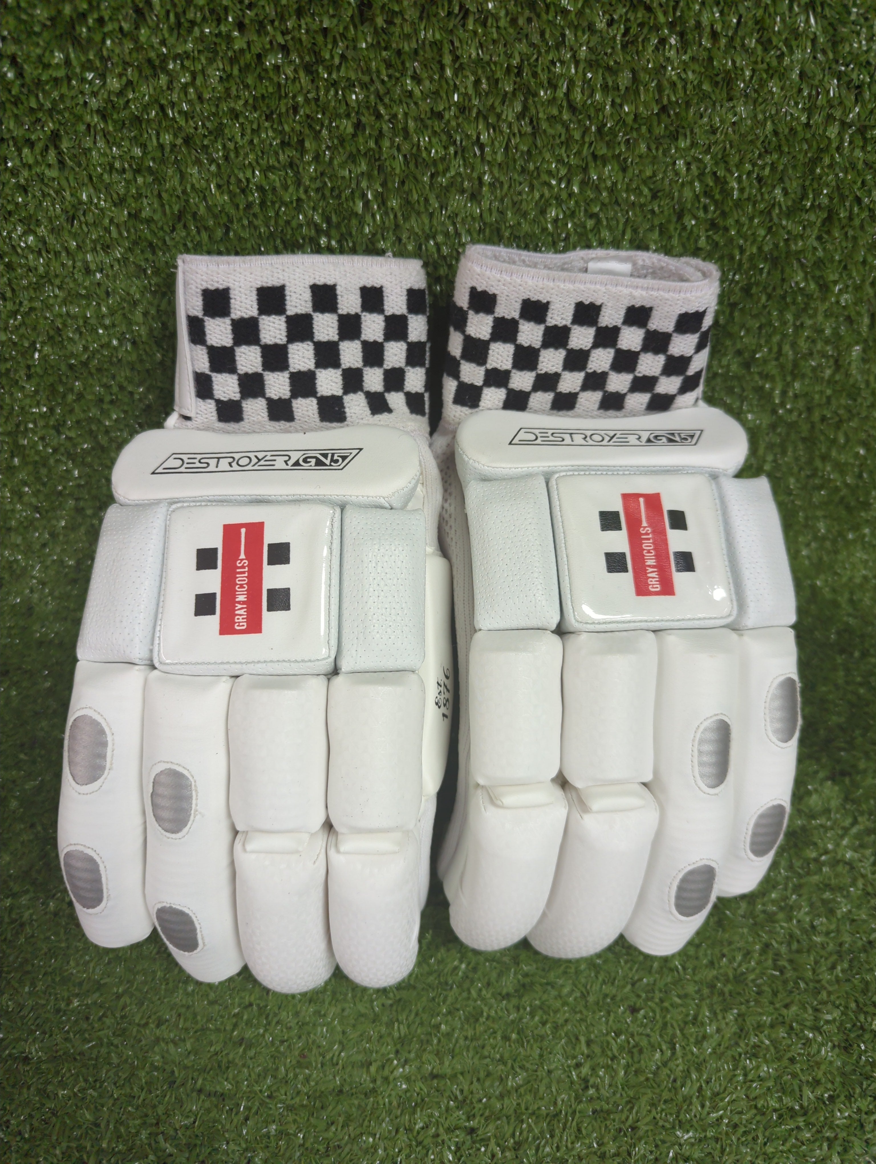 Gray-Nicolls GN5 Destroyer Cricket Batting Gloves (Adult)