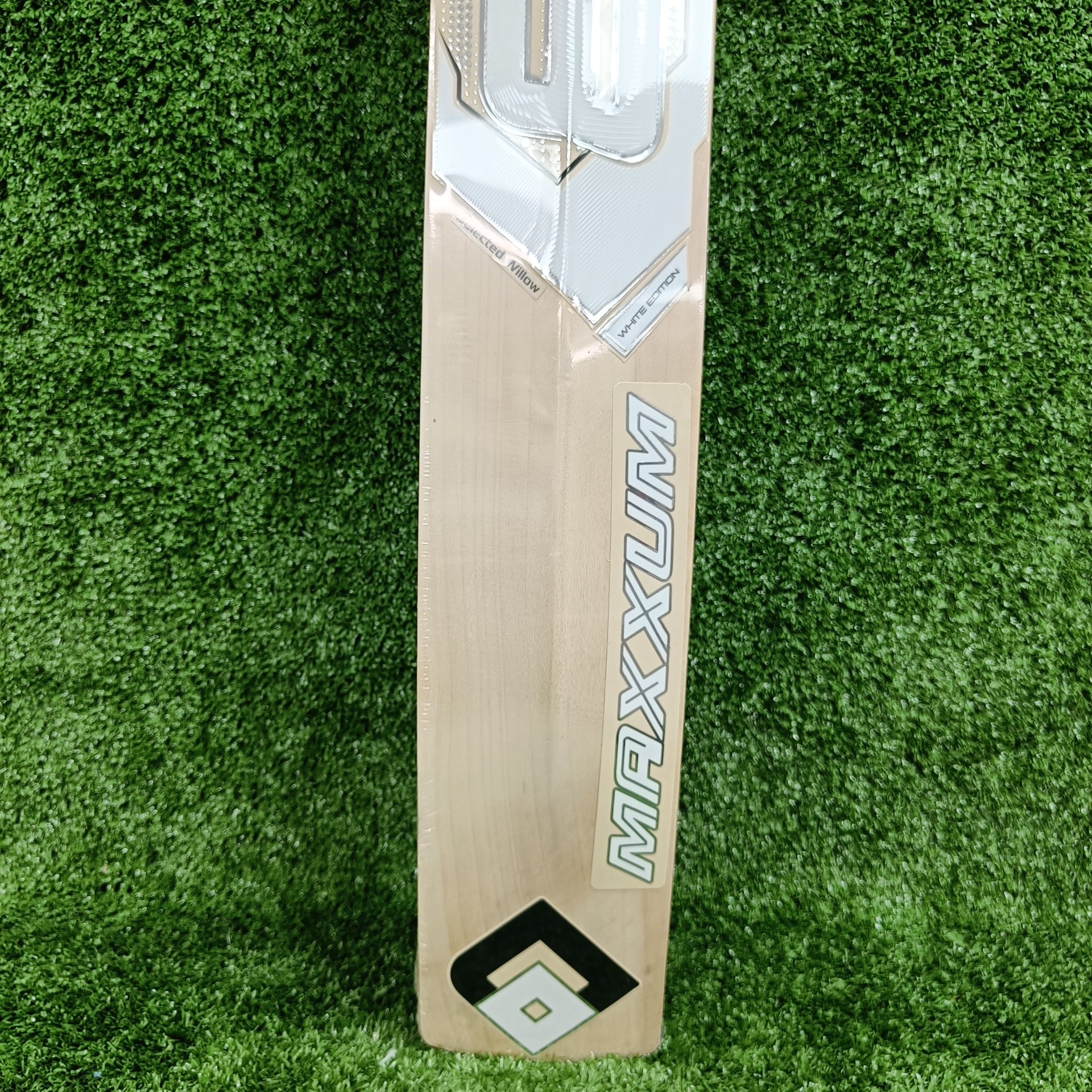 EM Maxxum Player Edition Selected Willow Cricket Bat (White)