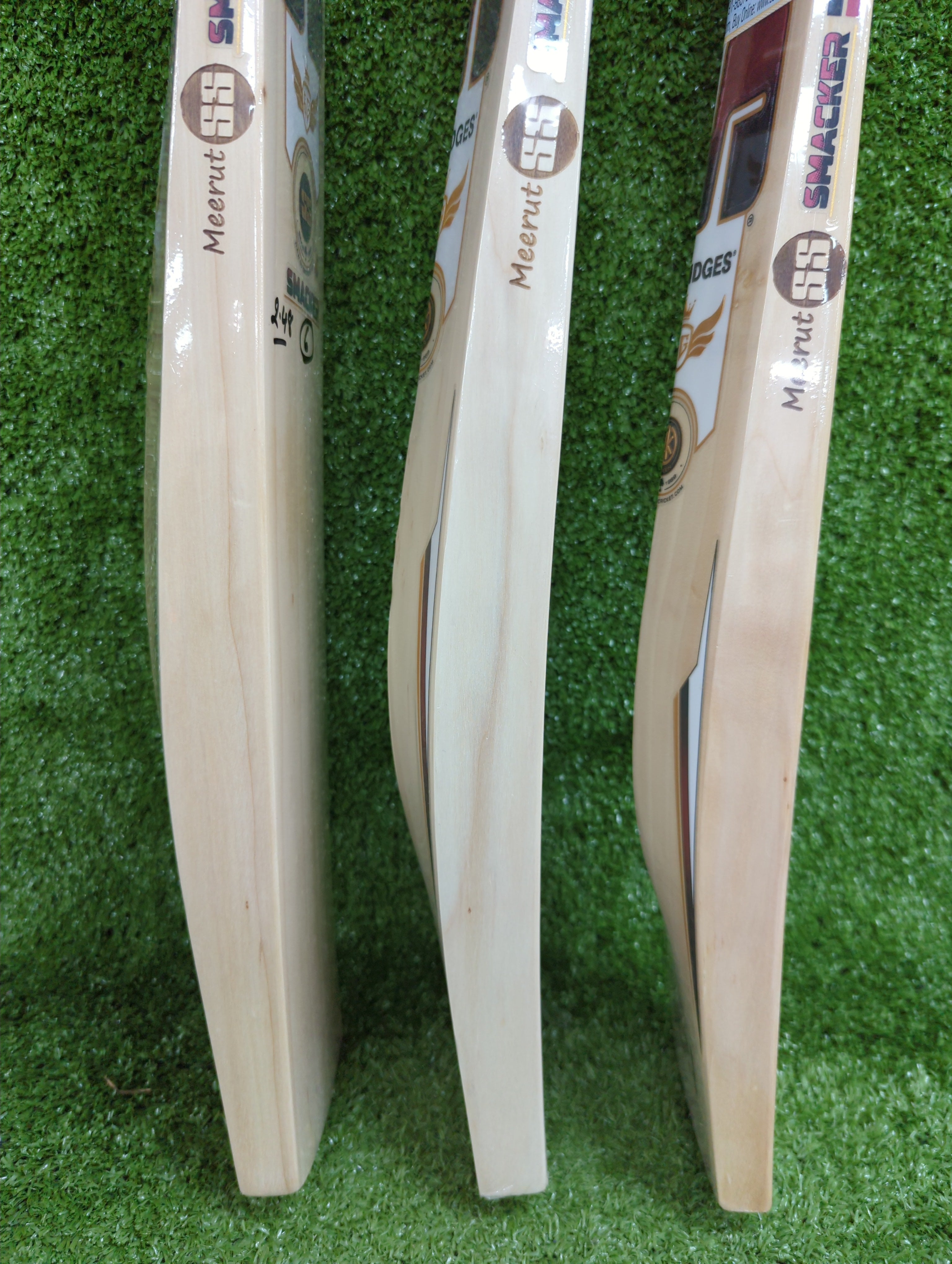 SS GG Smacker Junior / Youth Cricket Bat (Red Sticker)
