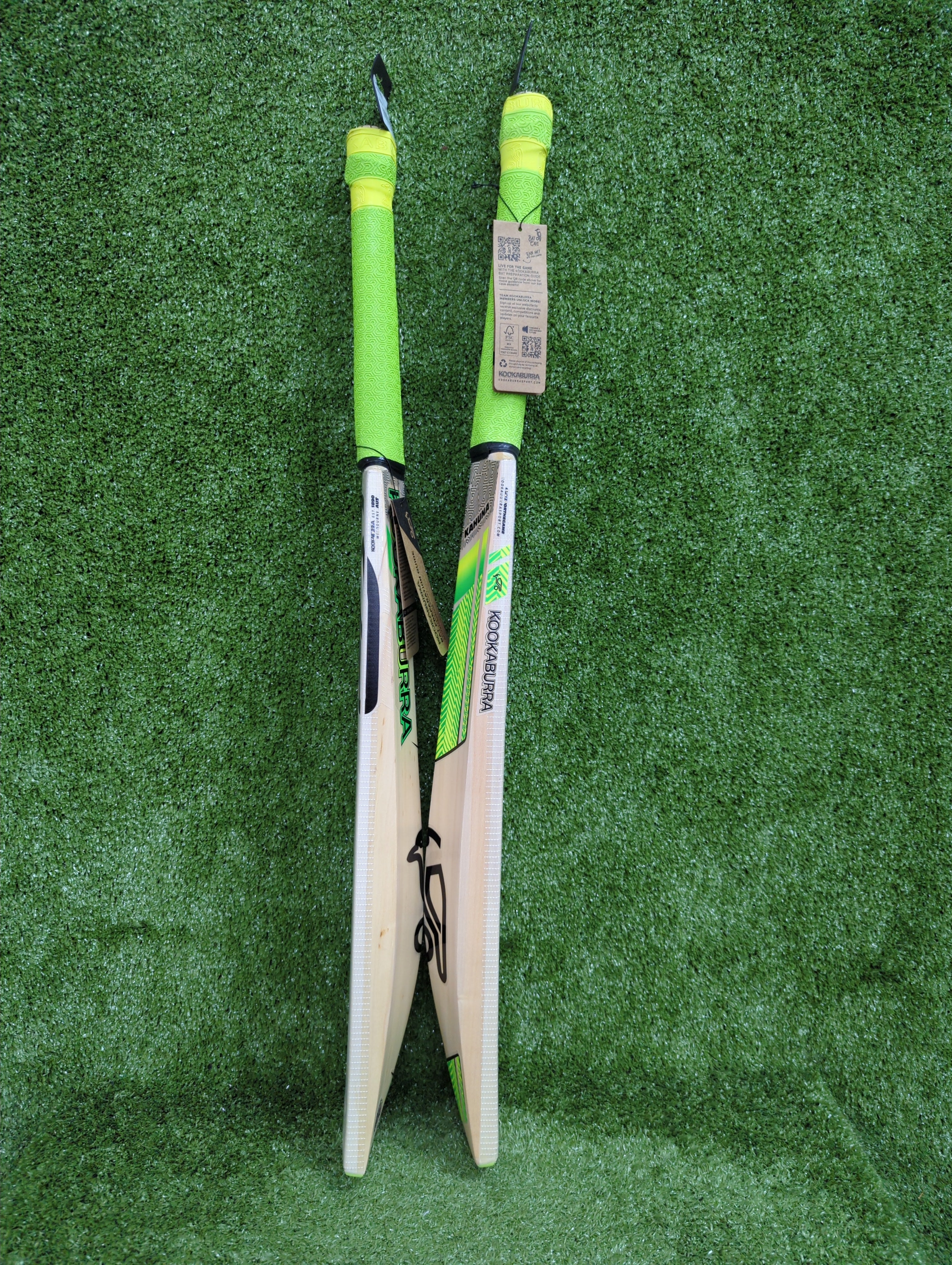 Kookaburra Kahuna Pro 3.1 Icon Junior / Youth English Willow Cricket Bat by Kookaburra - close-up detail - TopCricketStore