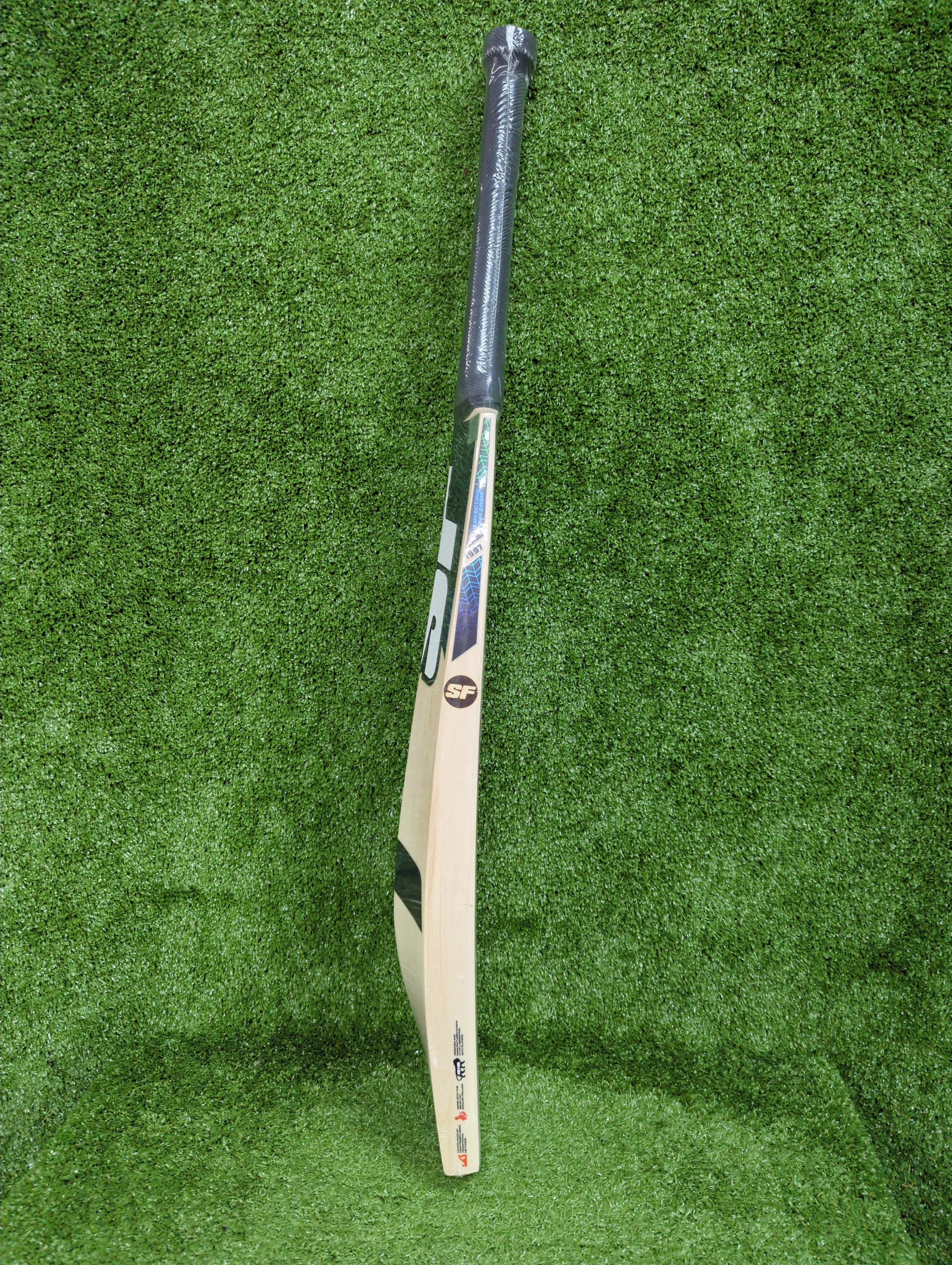 SF Stellar 5000 English Willow Cricket Bat - close-up detail - TopCricketStore