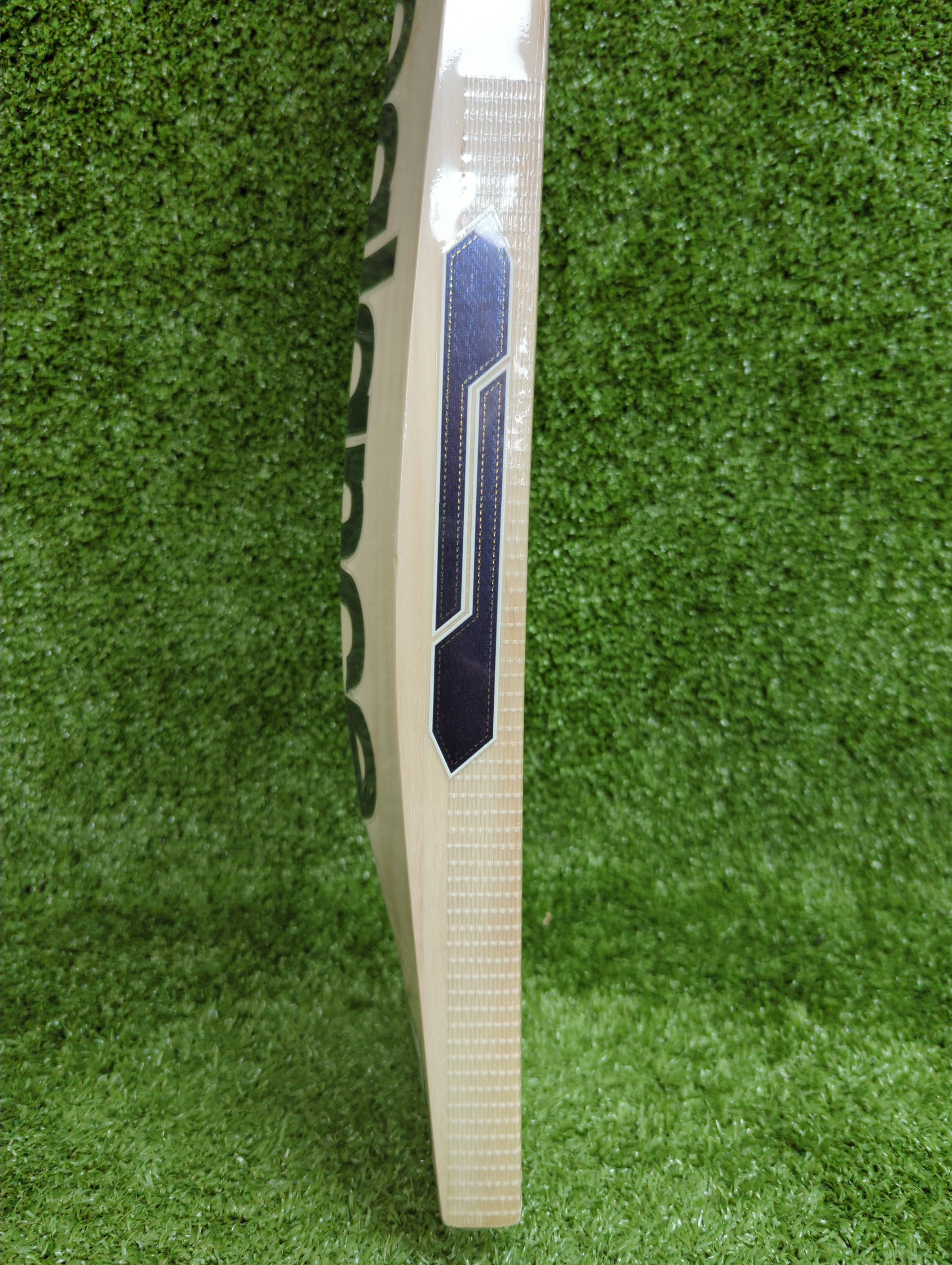 NB DC 600i English Willow Cricket Bat by NB - close-up detail - TopCricketStore