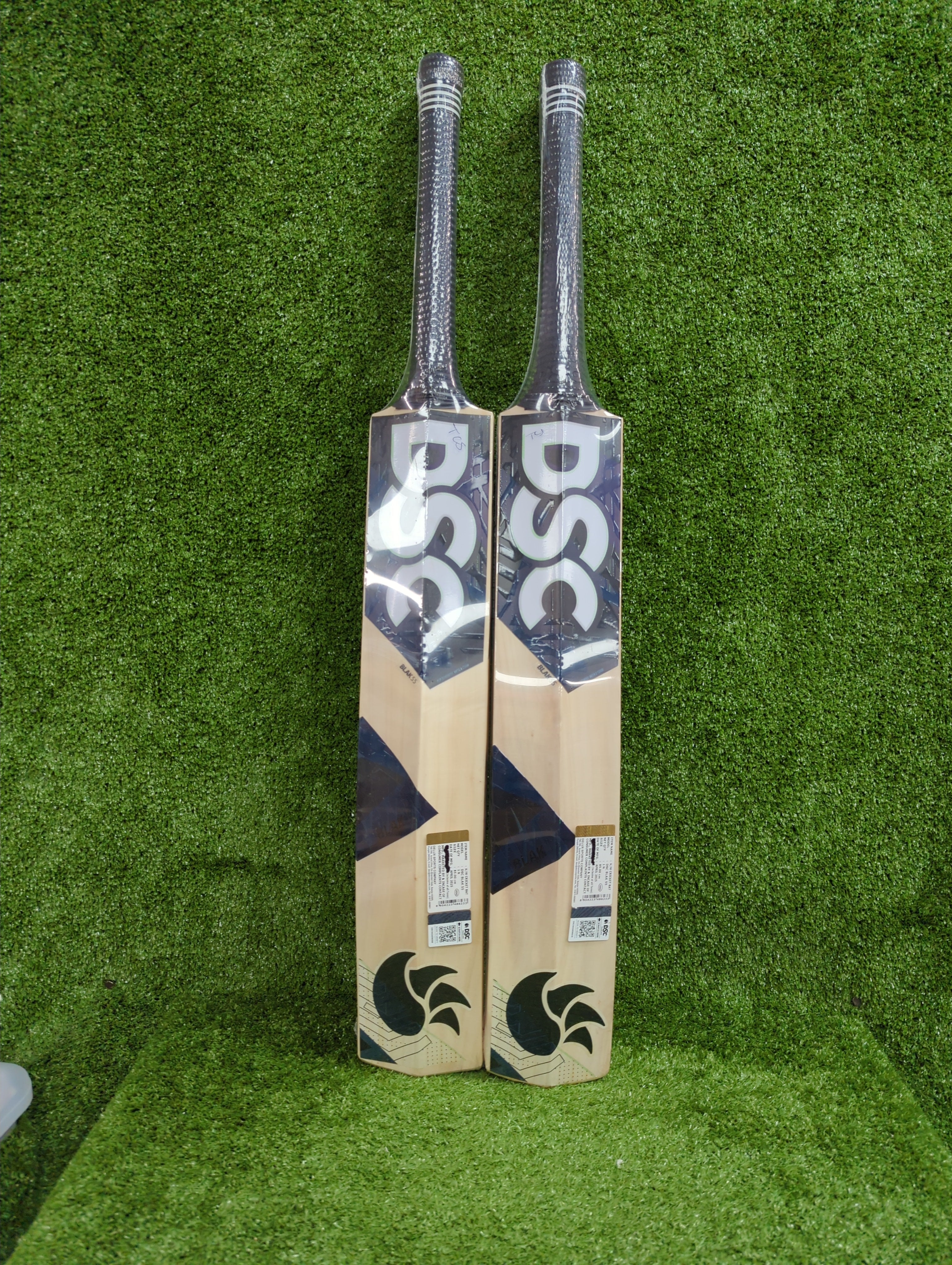 DSC BLAK 55 Adult Kashmir Willow Cricket Bat