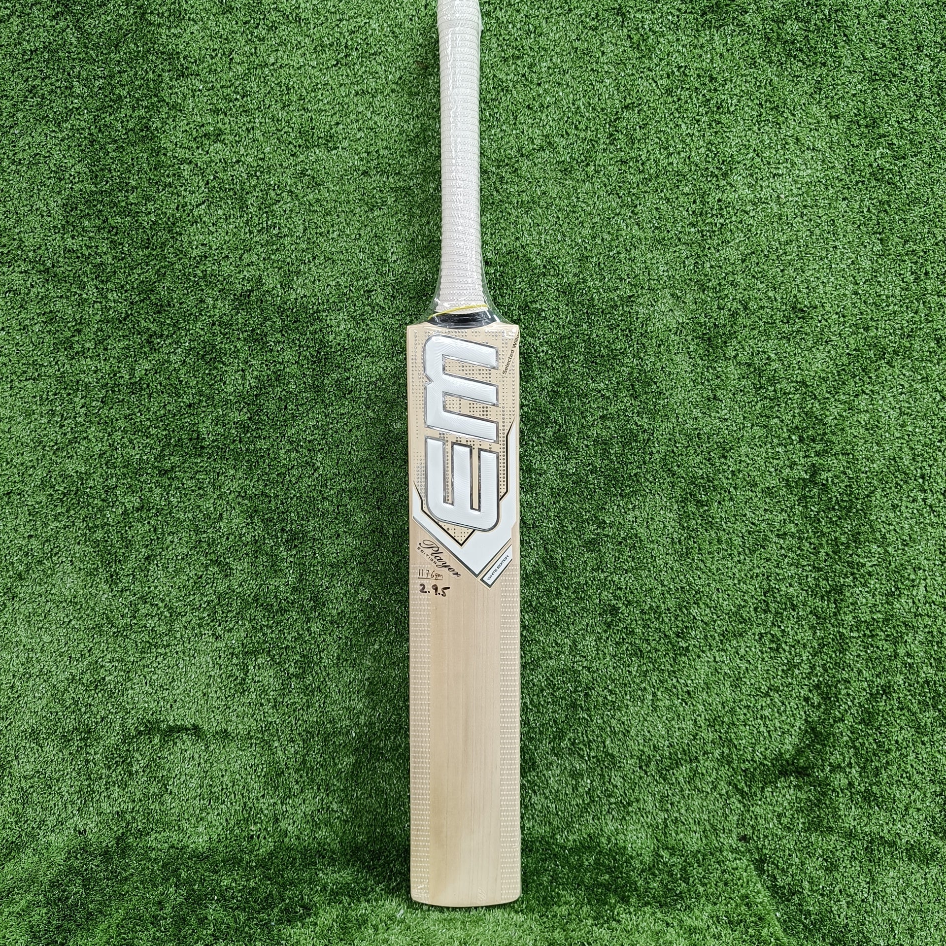 EM Maxxum Player Edition Selected Willow Cricket Bat (White)