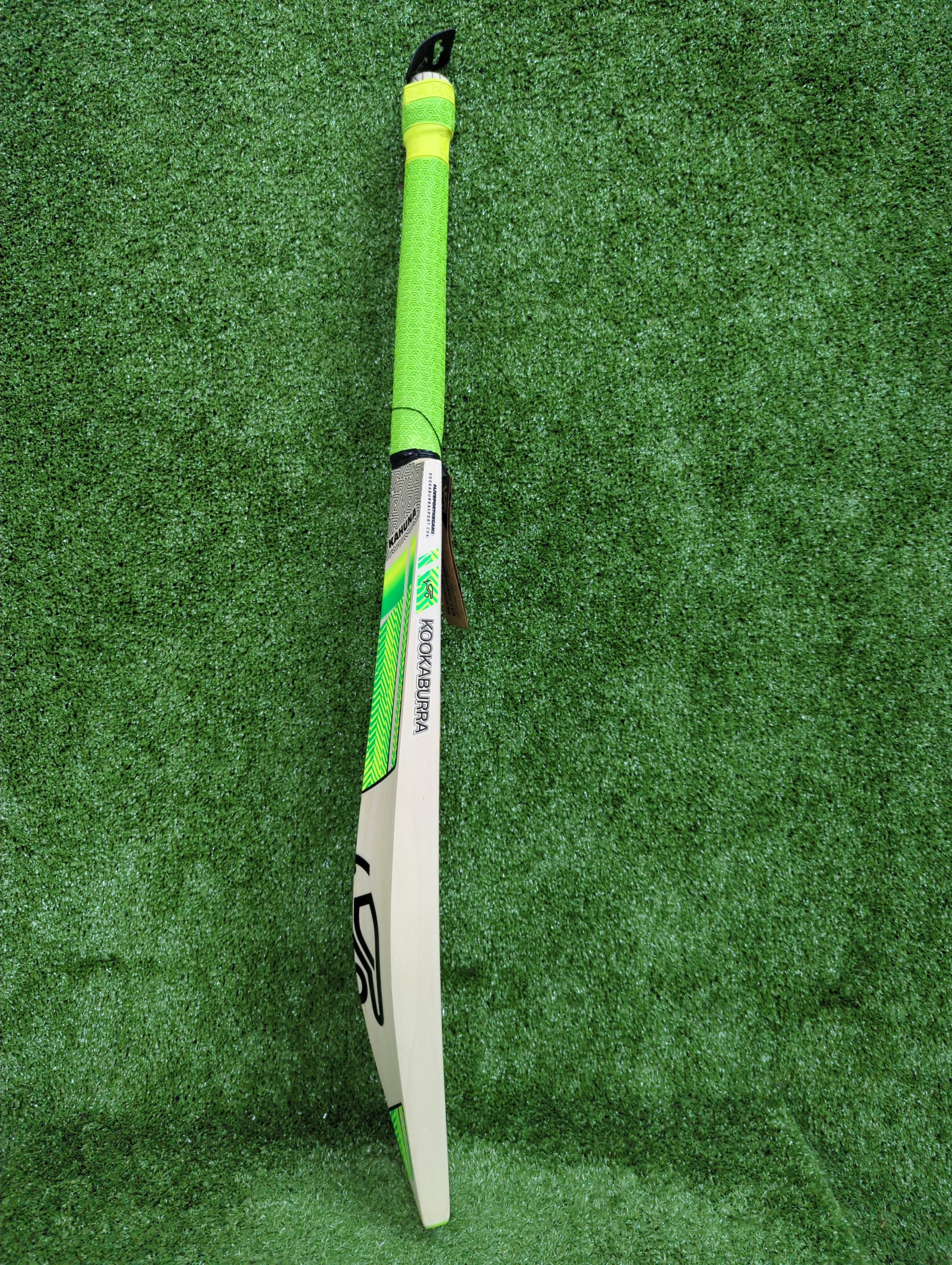 Kookaburra Kahuna Pro 1.1 Players Select Edition English Willow Cricket Bat