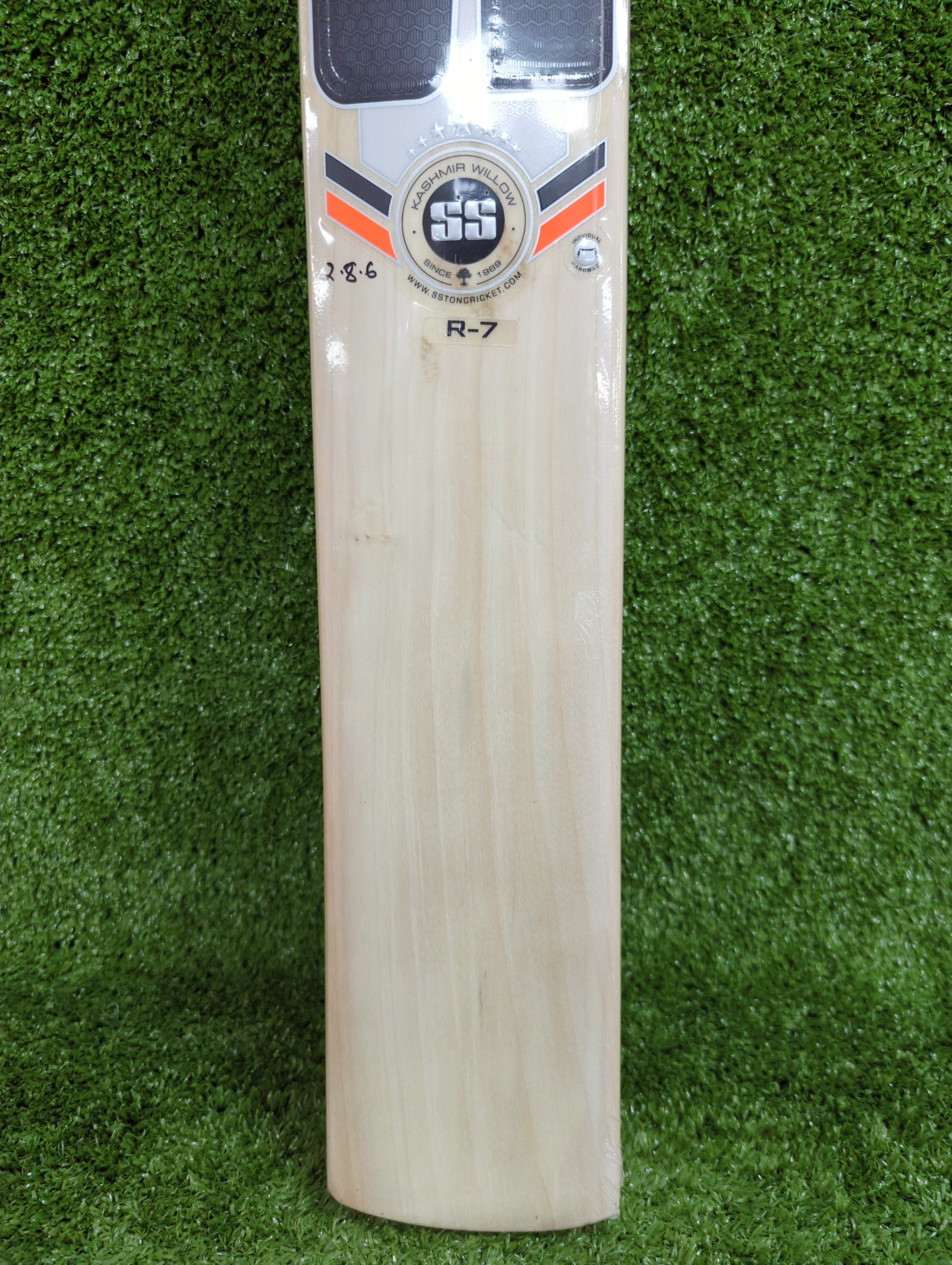 SS R 7 Kashmir Willow Cricket Bat