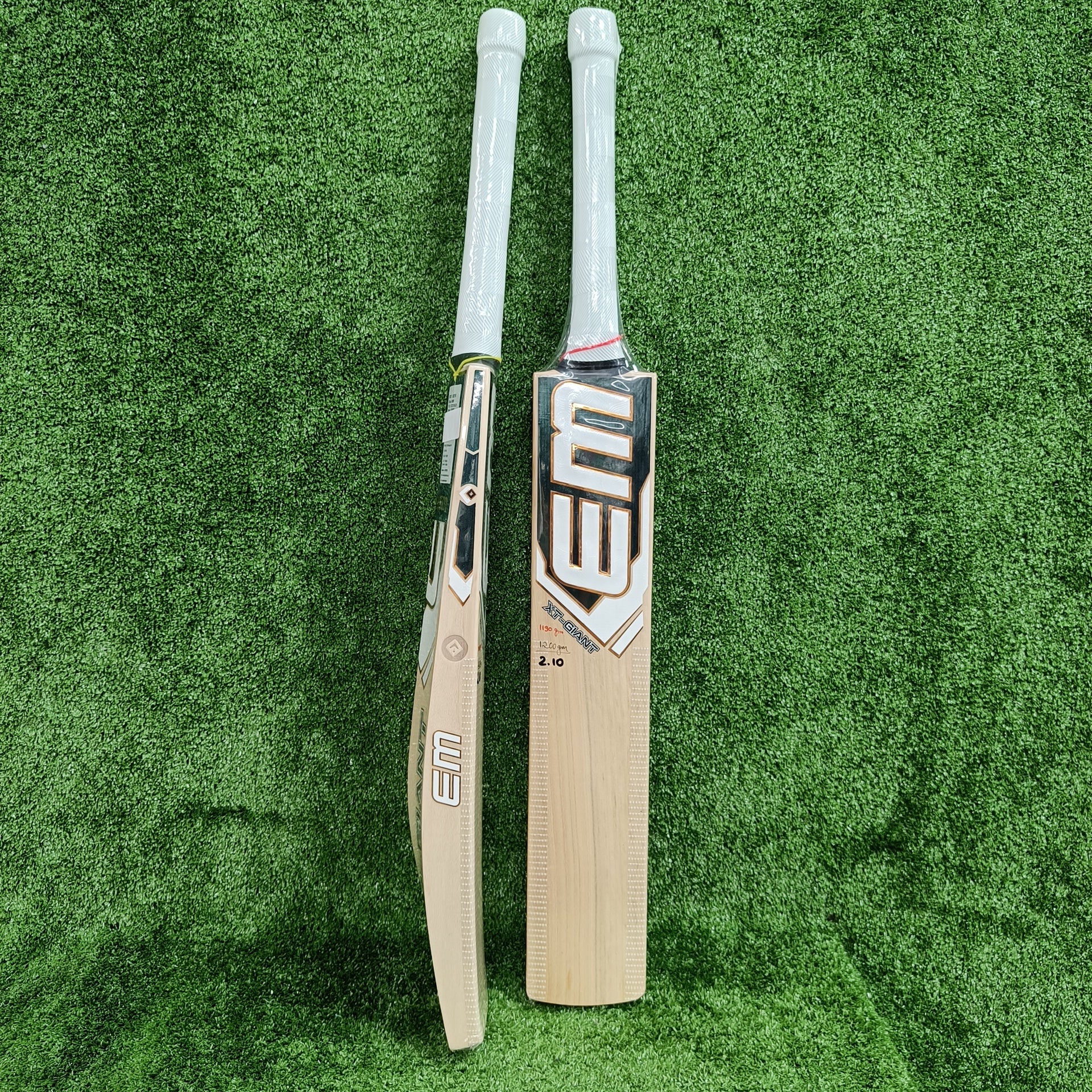 EM XT-Giant Selected Willow Cricket Bat