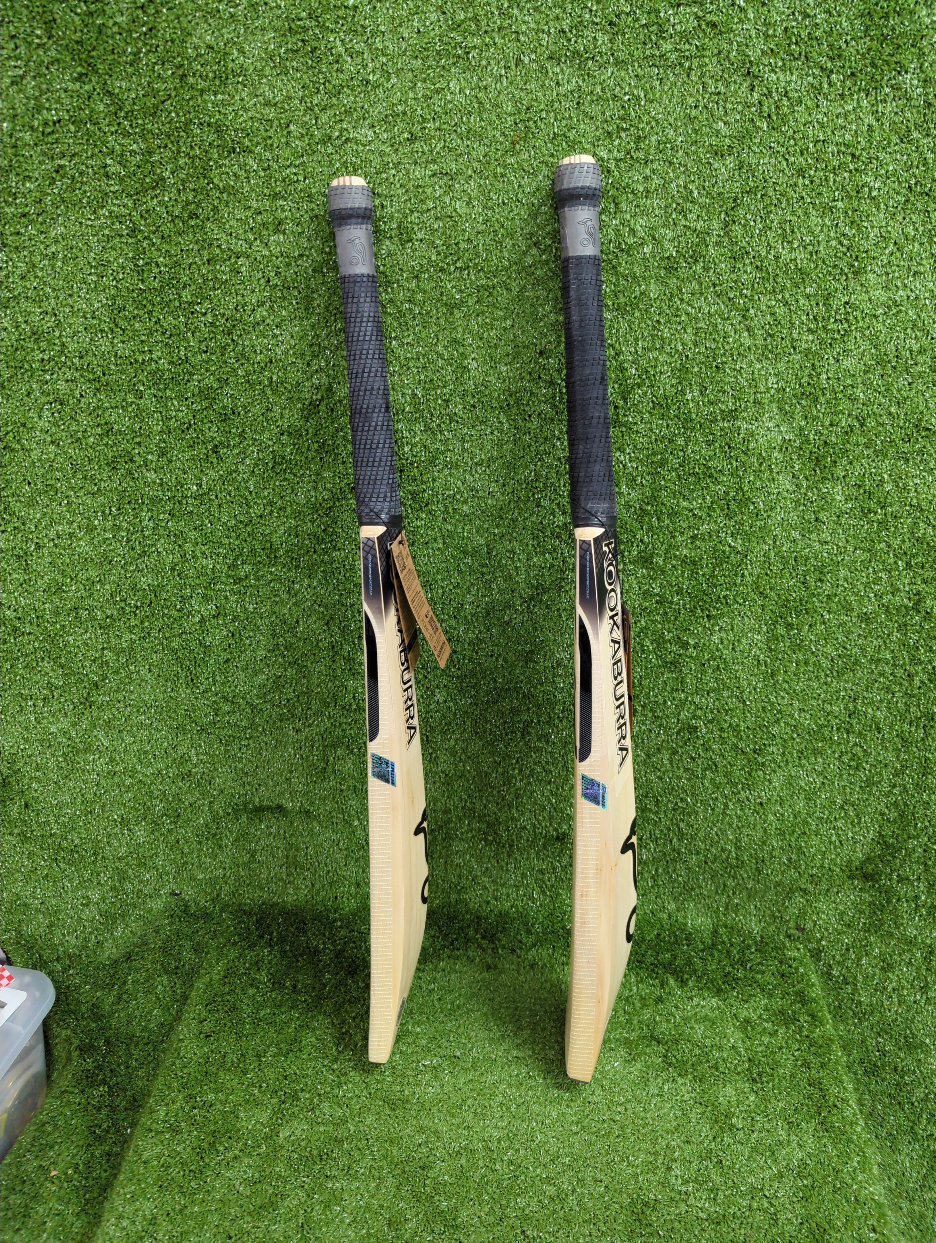 Kookaburra Stealth 6.4 Junior / Youth English Willow Cricket Bat
