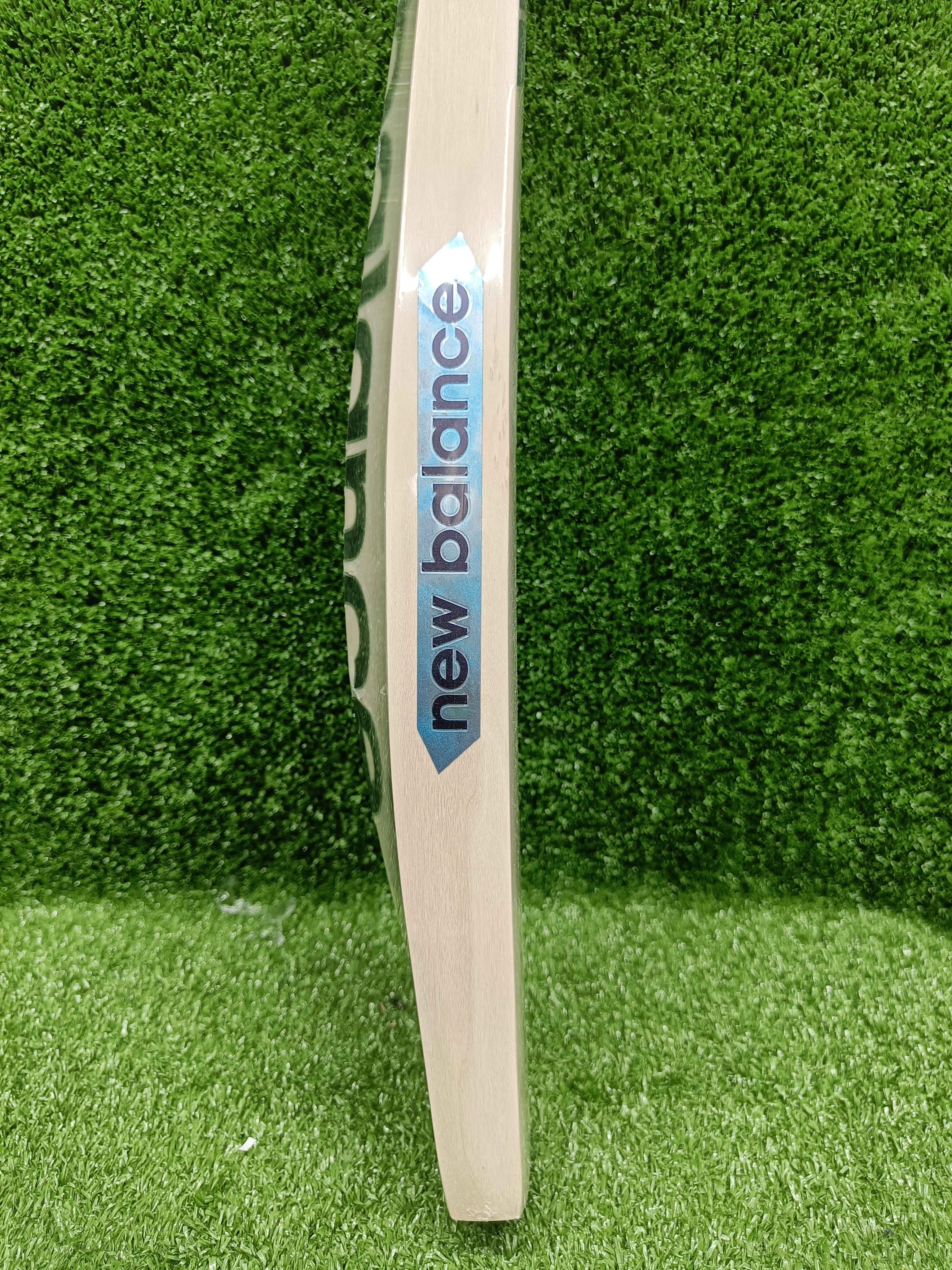 NB DC 1040 English Willow Cricket Bat