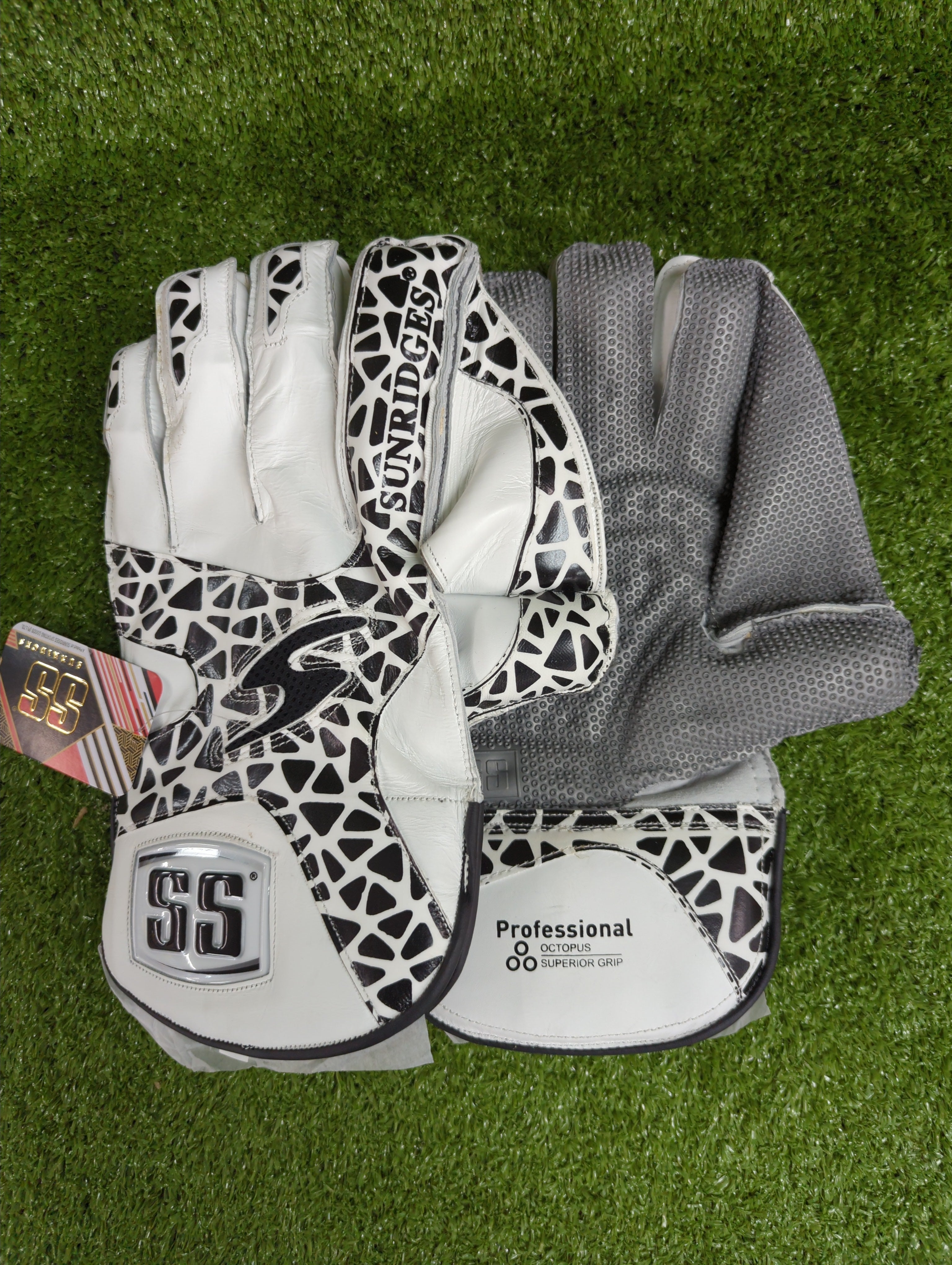 SS Aerolite Adult Wicket Keeping Gloves