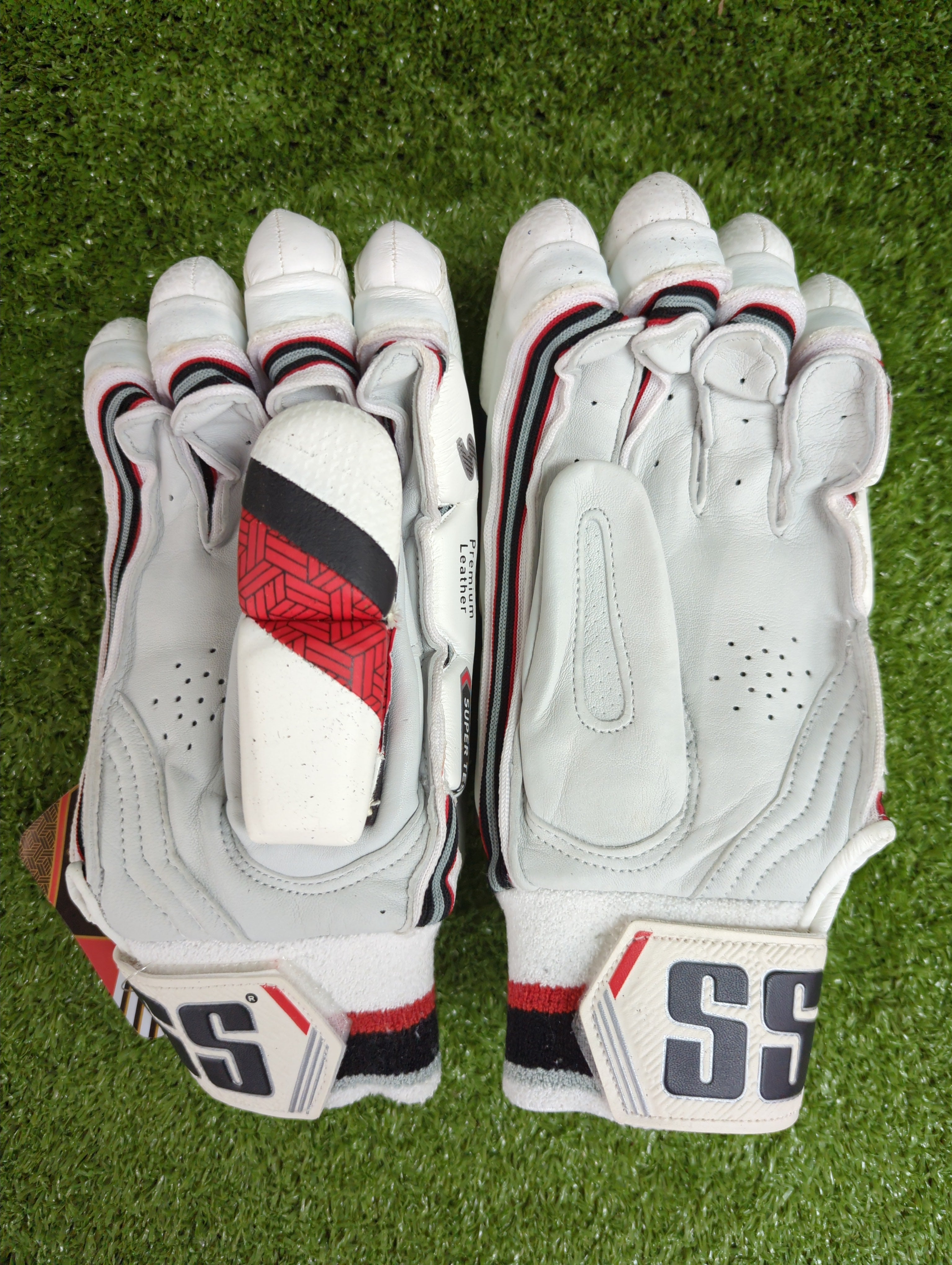 SS Super Test Cricket Adult Batting Gloves