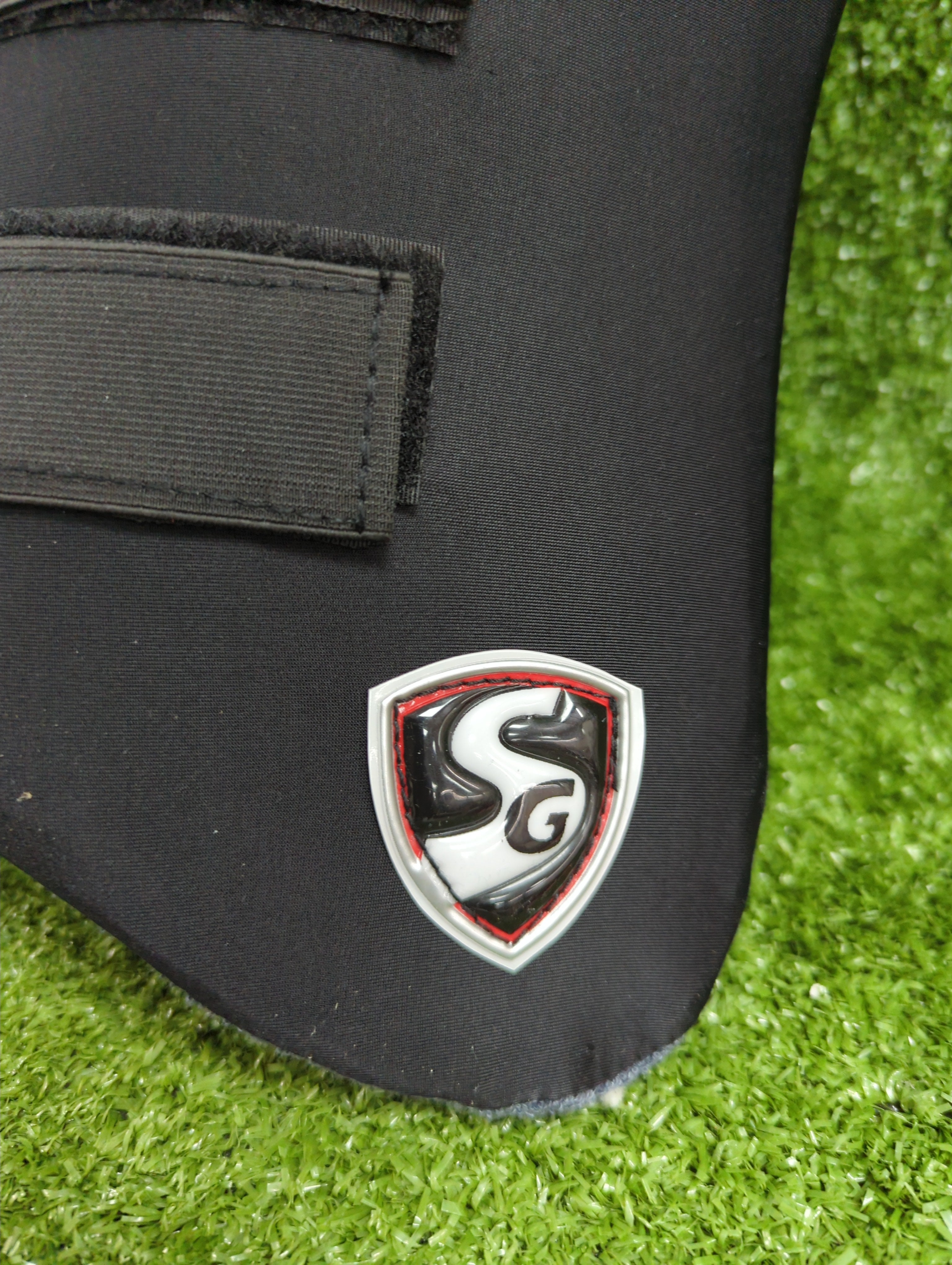 SG Players Protect Adult Thigh Guard (Black)