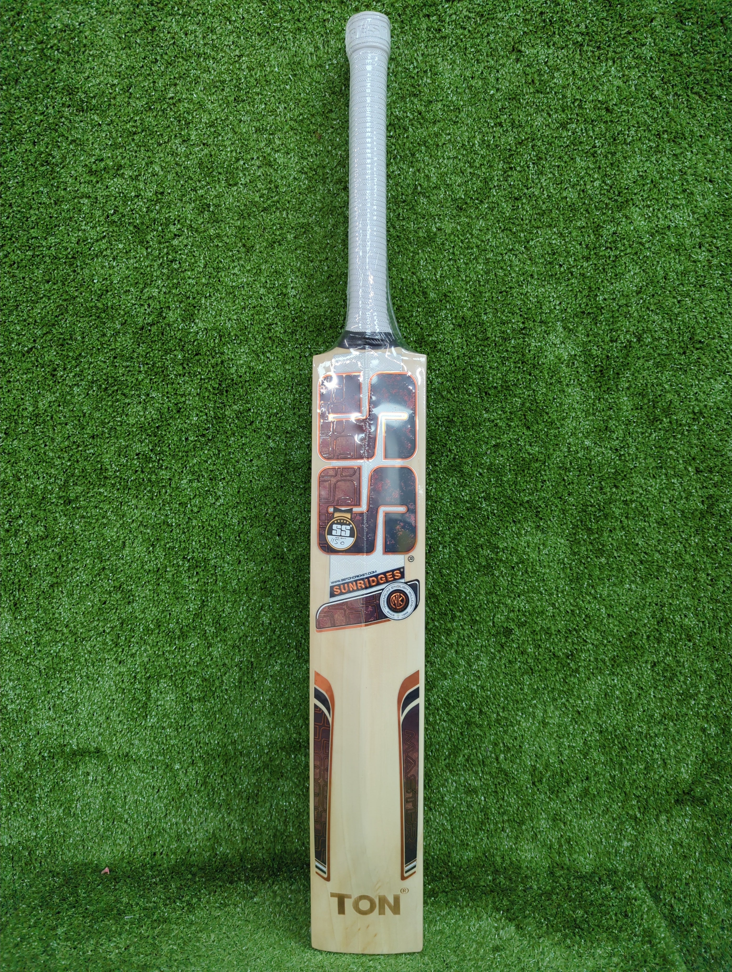 SS Master 1500 English Willow Cricket Bat - Short Handle SS