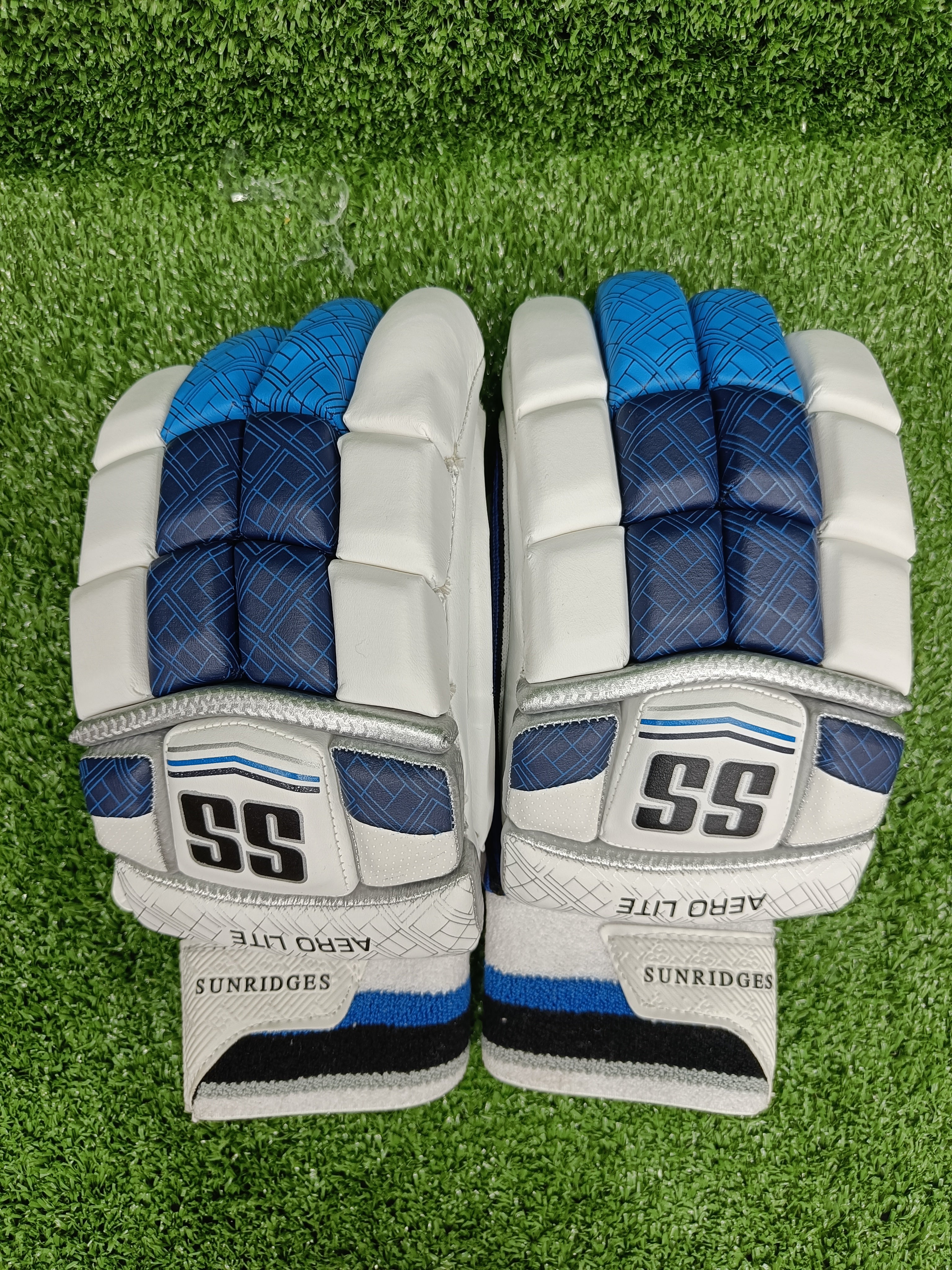 SS Aerolite Junior / Youth Cricket Batting Gloves Dark Blue