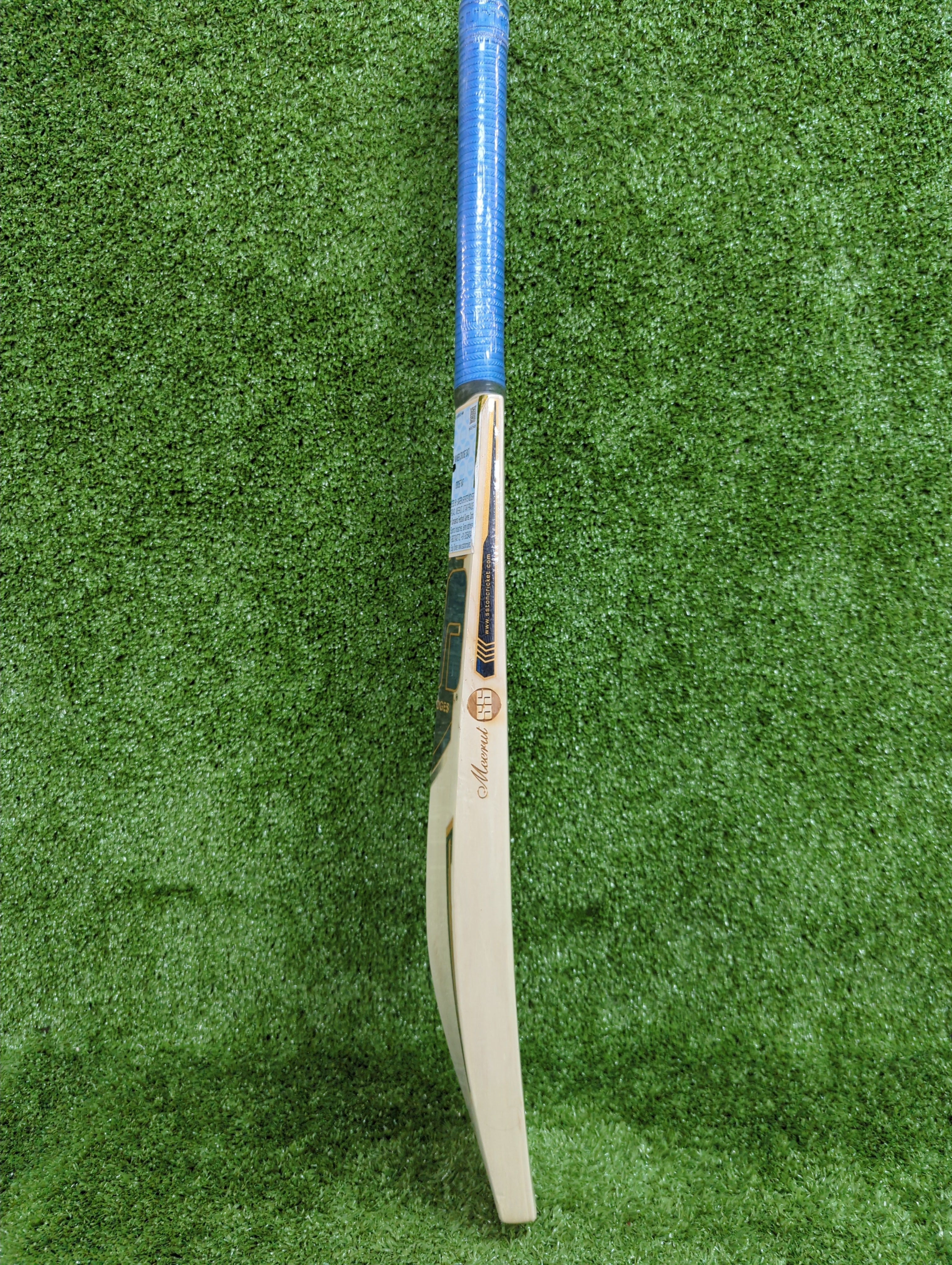 SS GG Smacker Junior / Youth Cricket Bat (Blue Sticker)