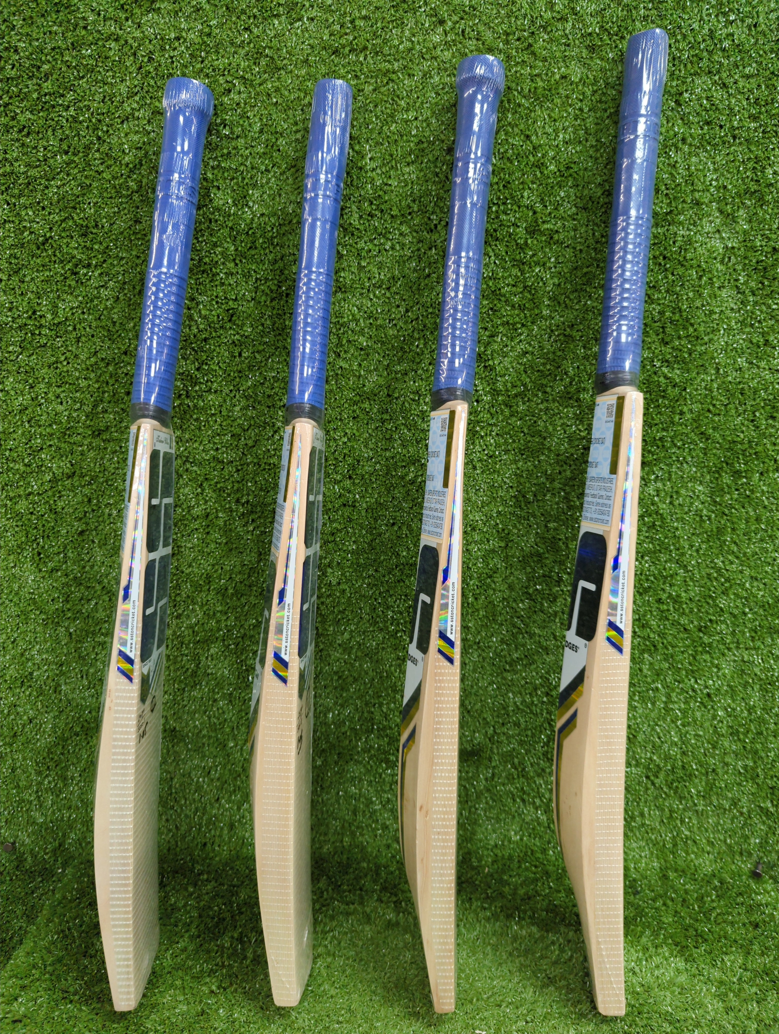 SS Sky Striker Junior / Youth Kashmir Willow Cricket Bat