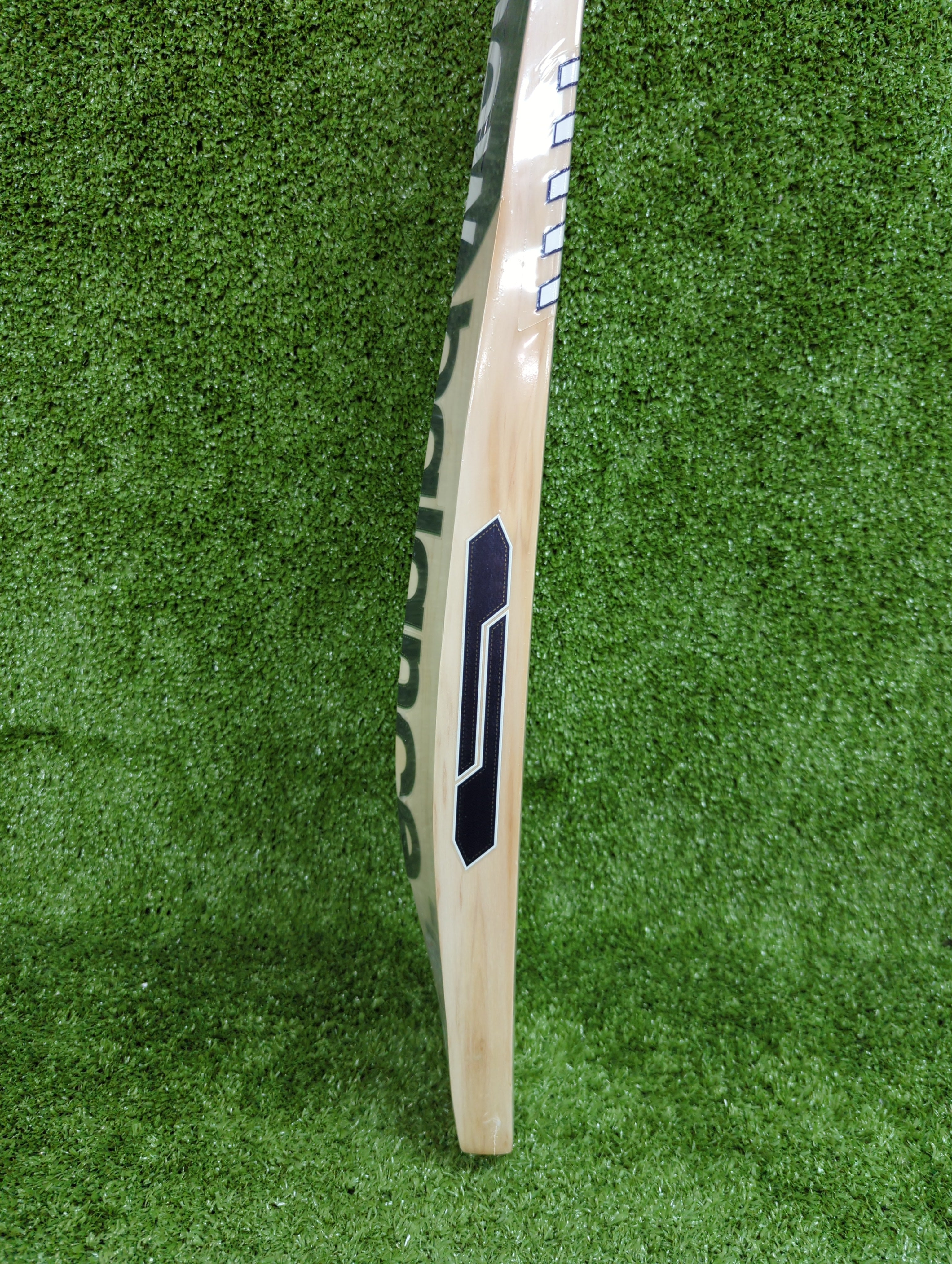 NB DC 700i PRO English Willow Cricket Bat