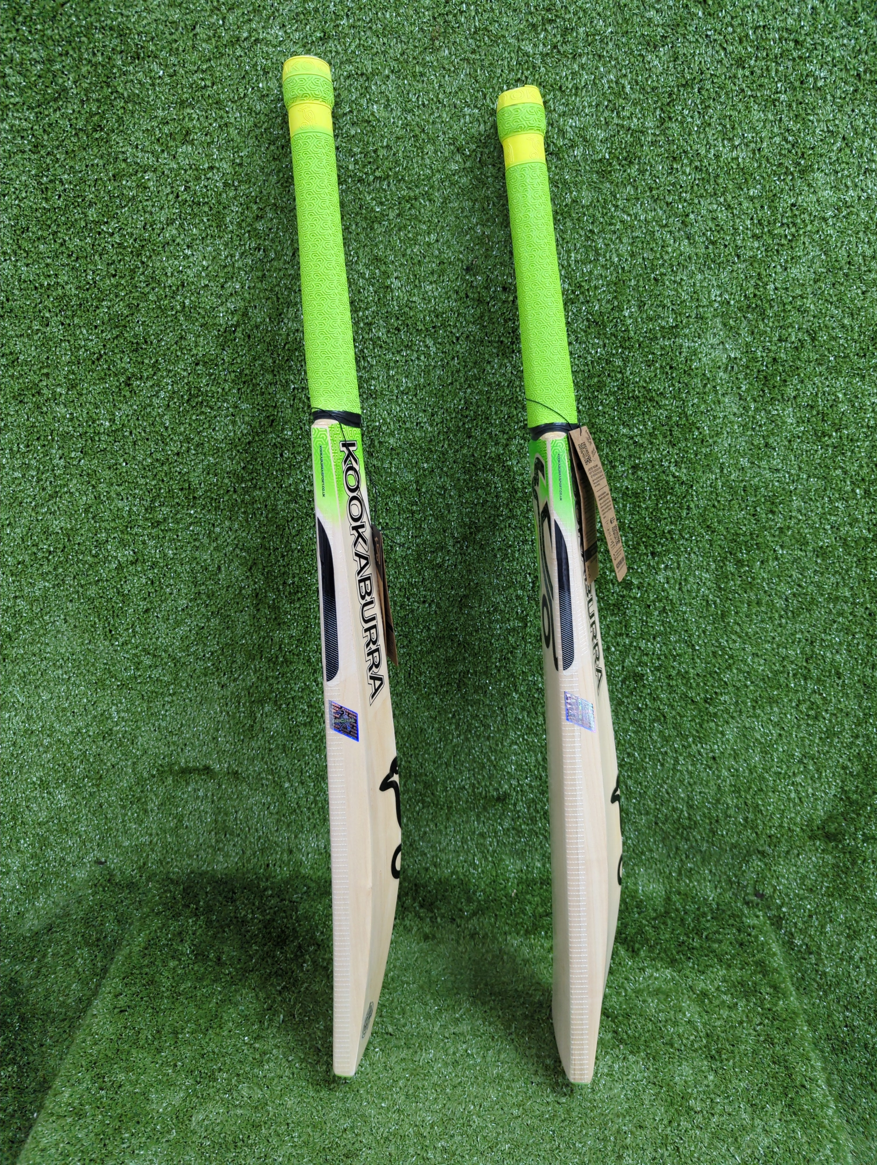 Kookaburra Kahuna 4.1 Junior / Youth English Willow Cricket Bat