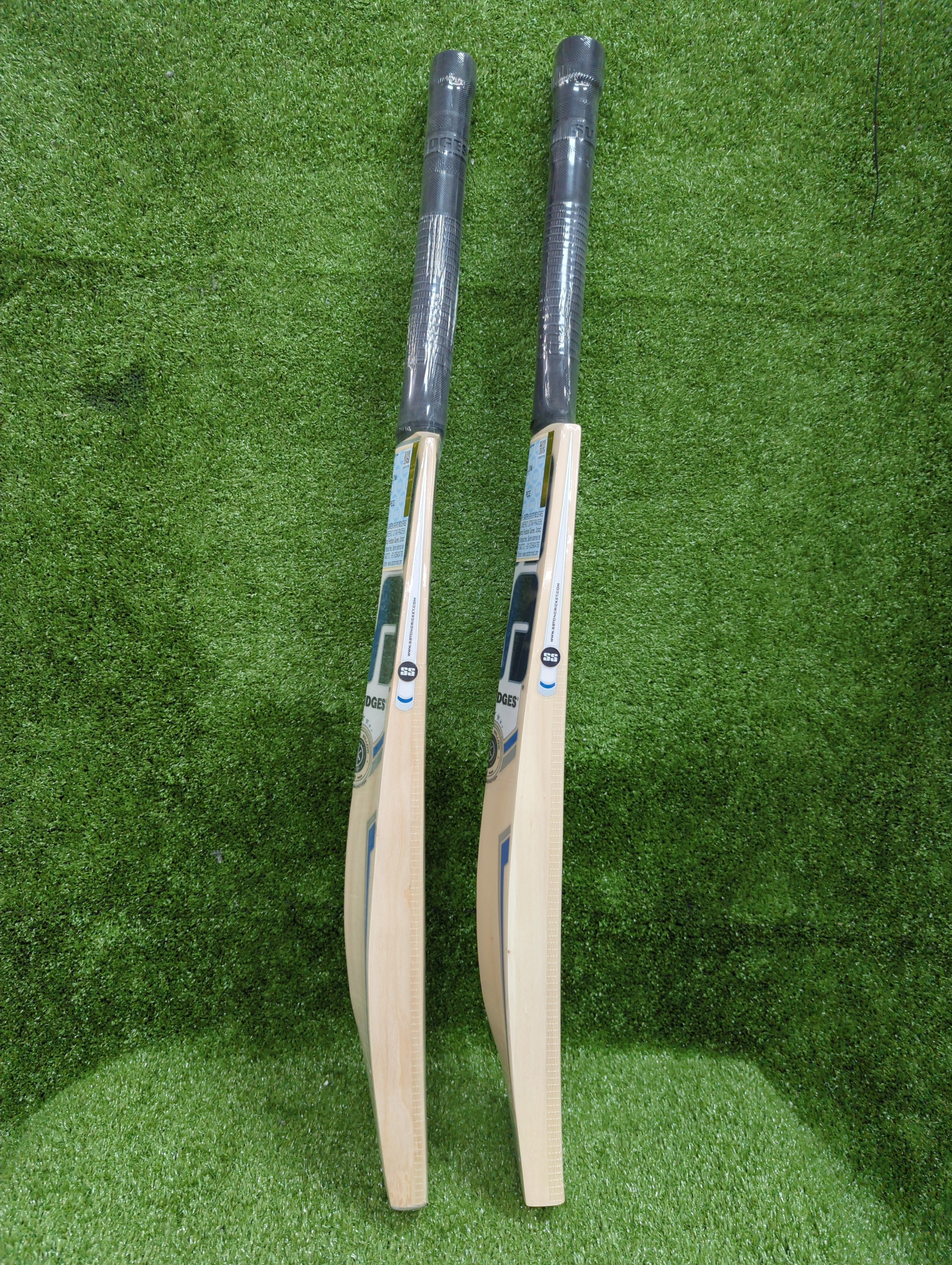 SS Yuvi 20/20 Kashmir Willow Cricket Bat SS