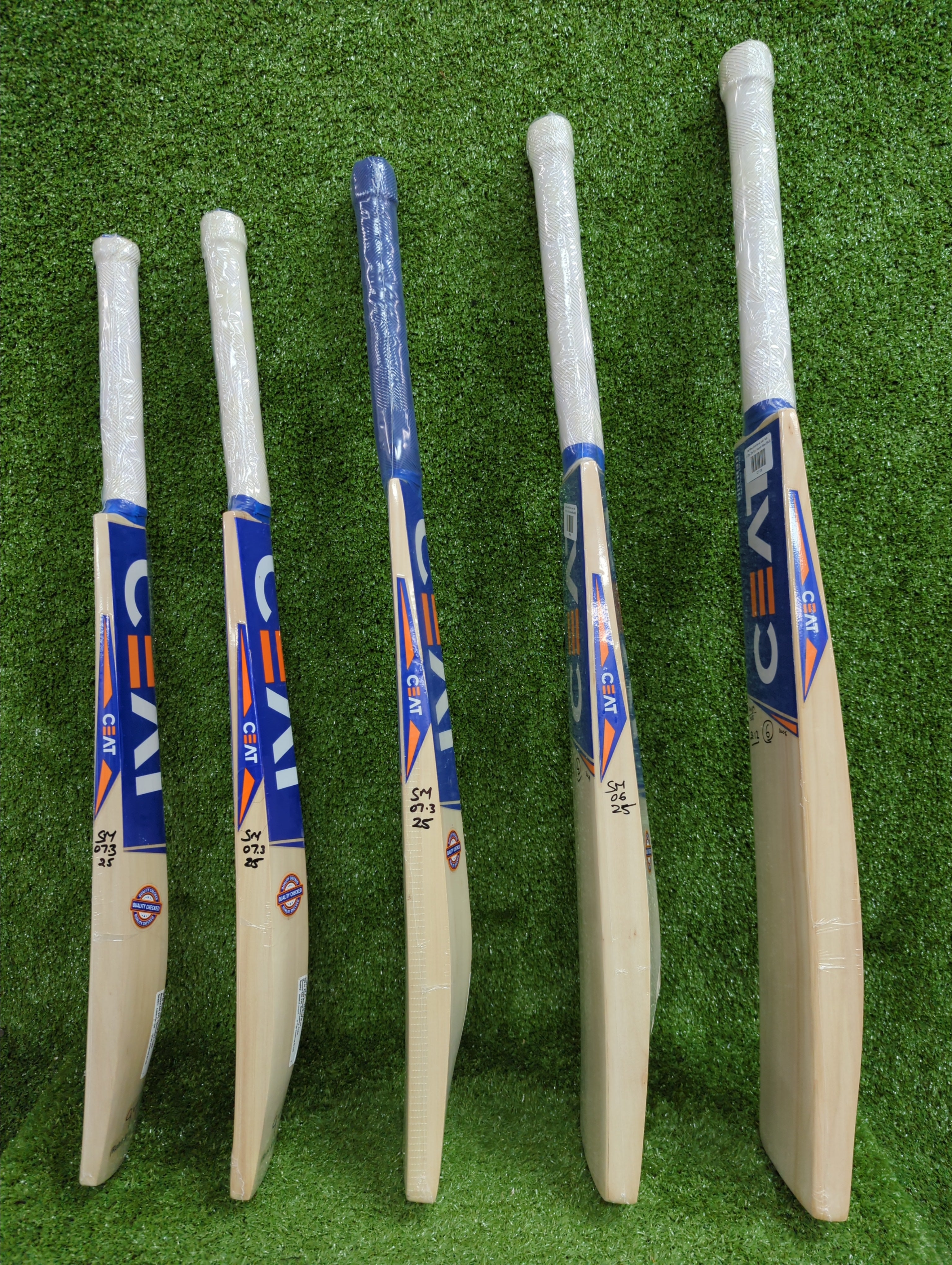 Ceat Hitman (Rohit Sharma) Junior / Youth  Kashmir Willow Cricket Bat