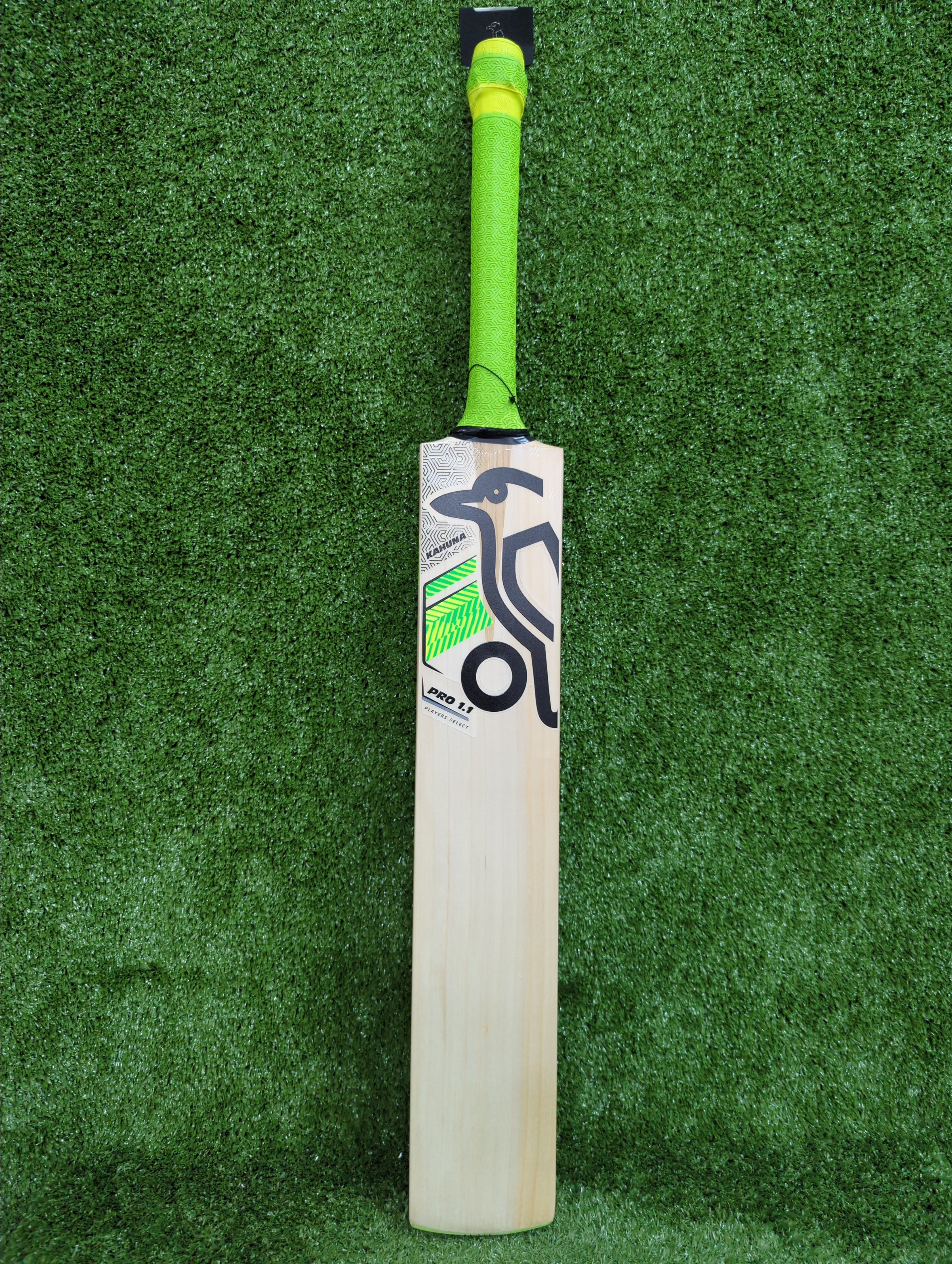 Kookaburra Kahuna Pro 1.1 Players Select Edition Junior / Youth English Willow Cricket Bat by Kookaburra - TopCricketStore