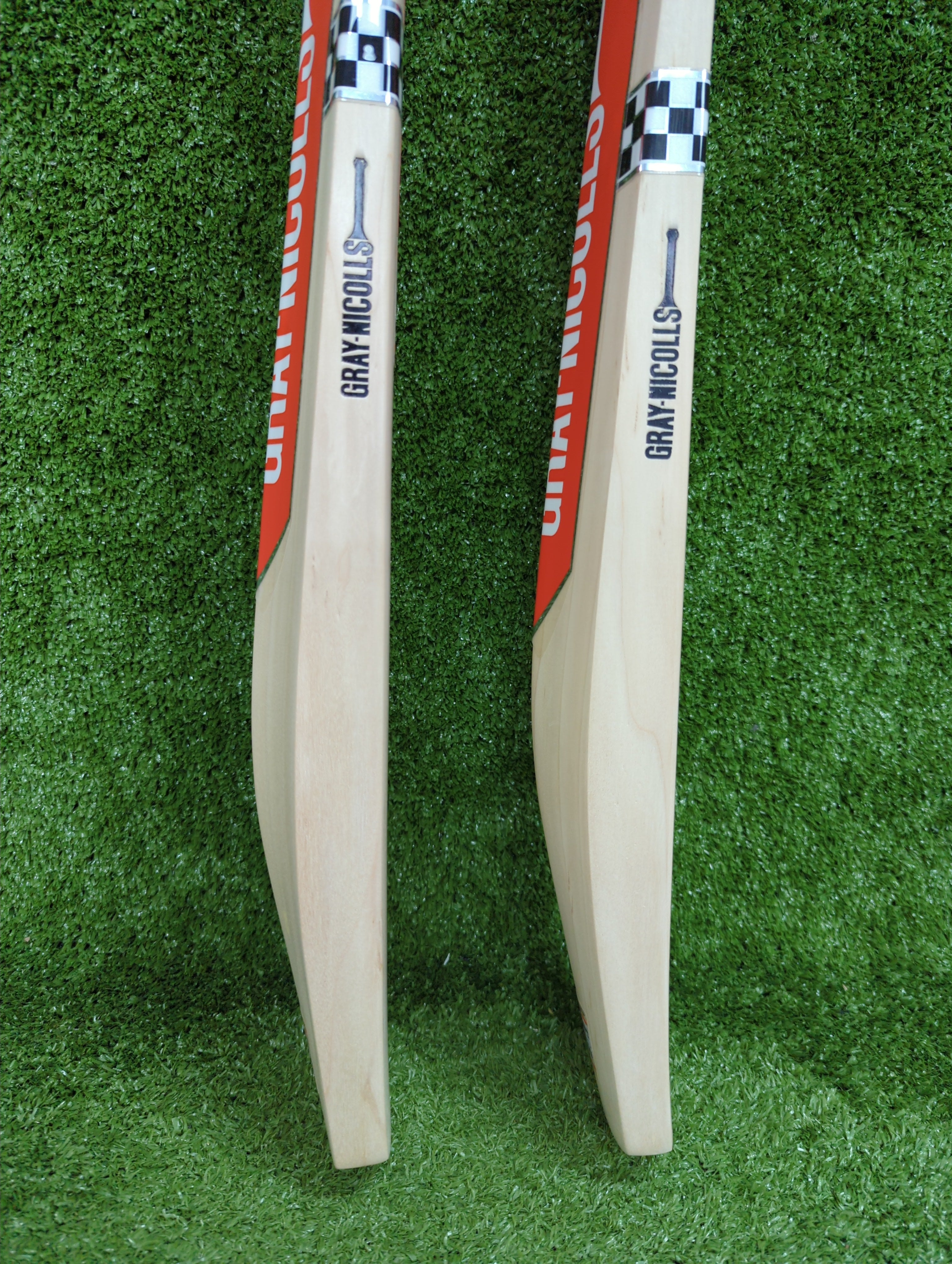 Gray-Nicolls Classic Ultimate Range Junior / Youth English Willow Cricket Bat - View 5