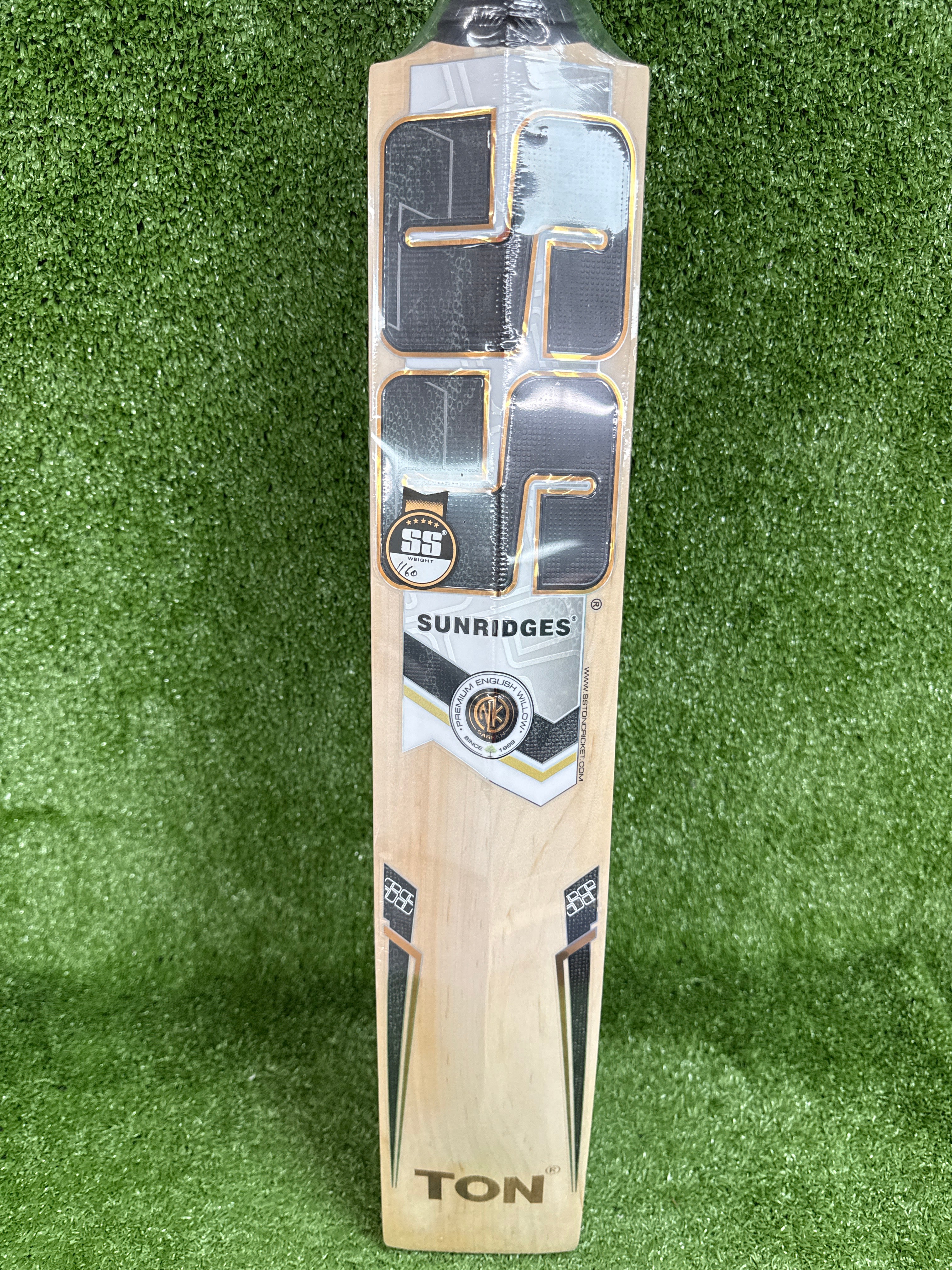 Close up of the high-quality handle, splice, and superior grip on the SS Core Limited Edition cricket bat.