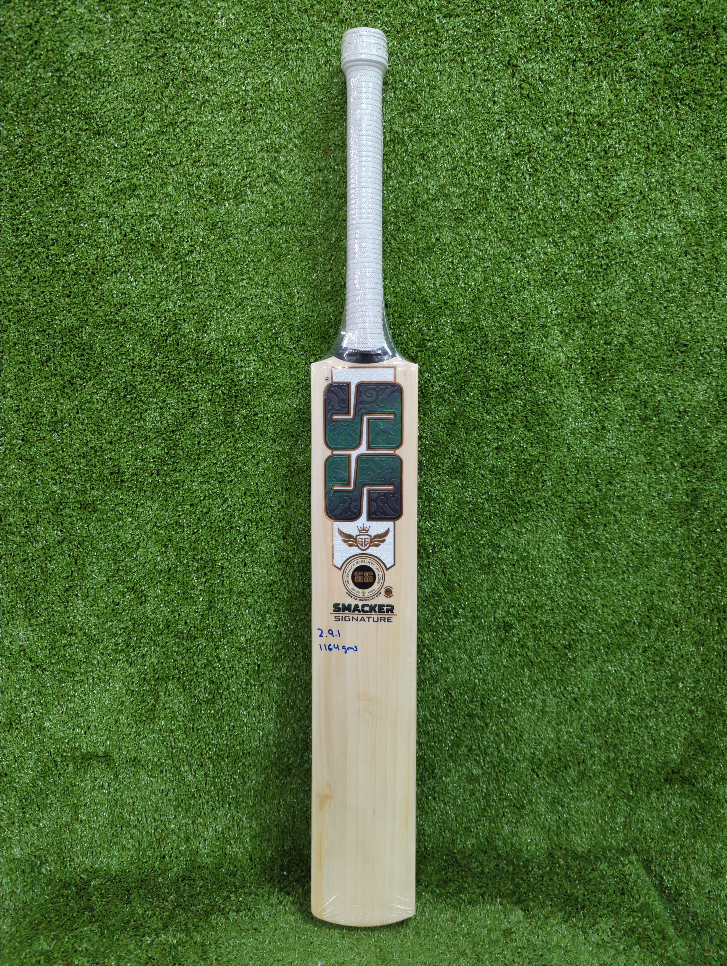 SS GG Smacker Signature English Willow Cricket Bat front face showing grains