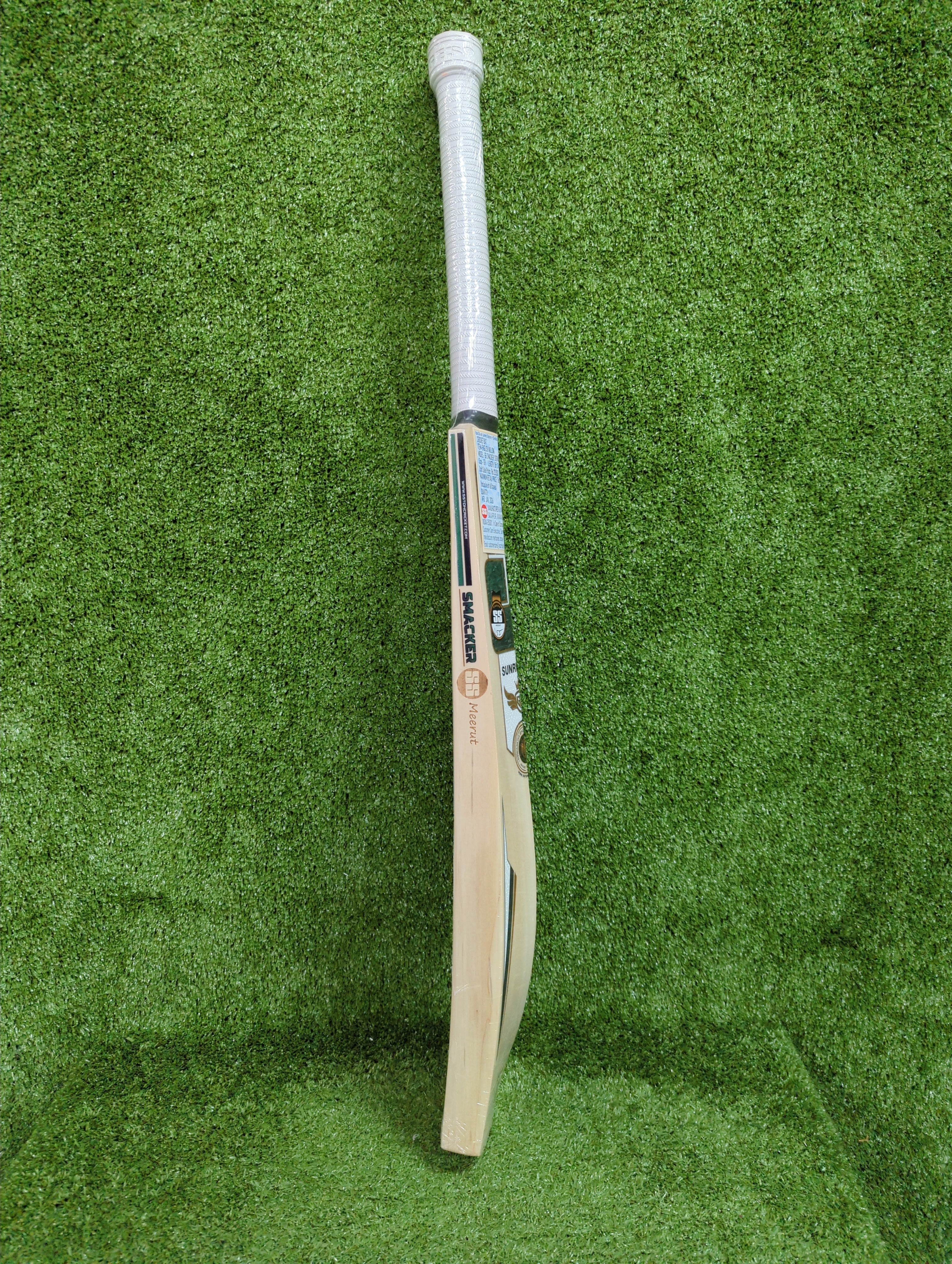 Side profile of SS GG Smacker showing thick edges for T20 power hitting
