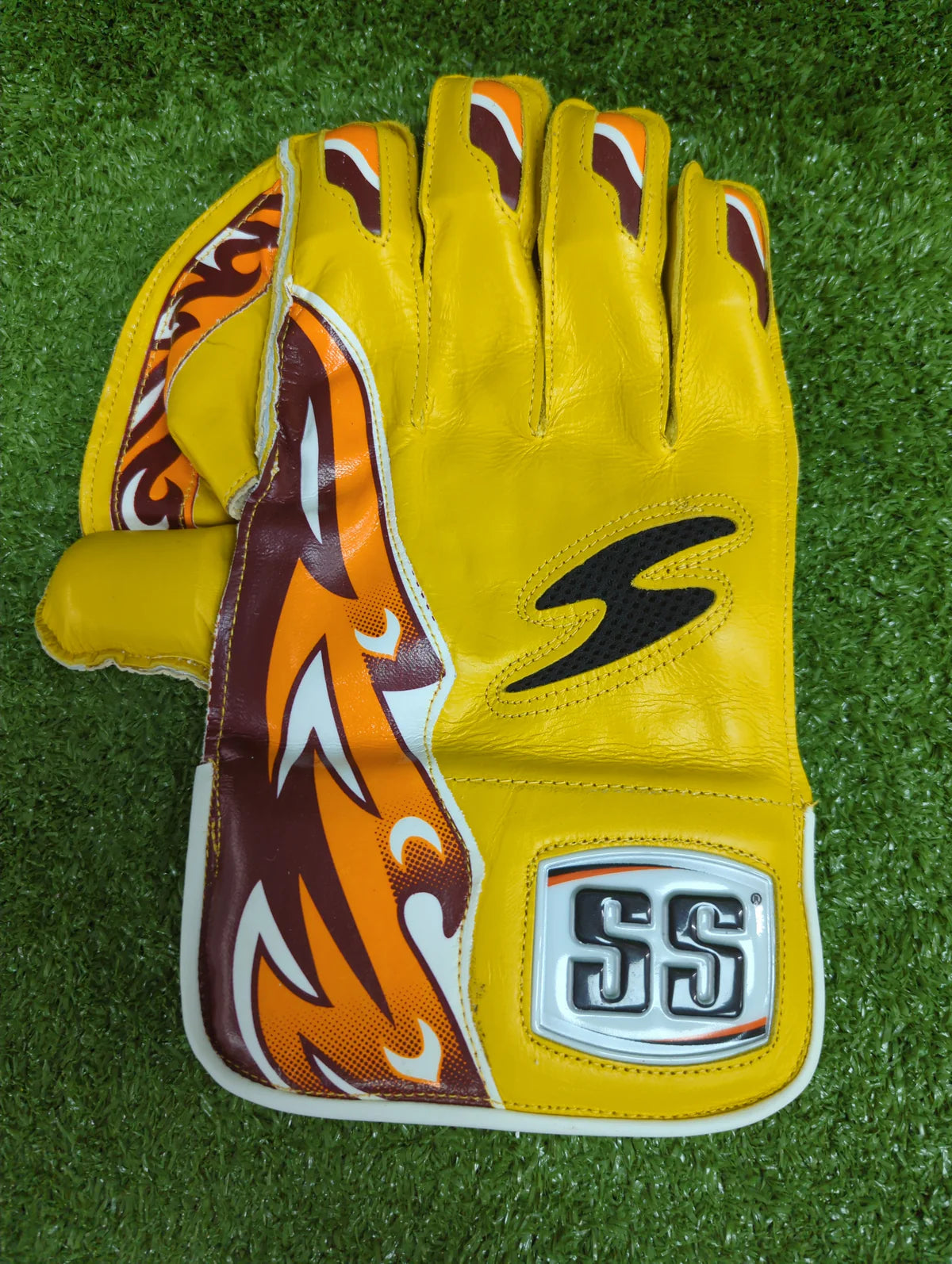 Back view of the SS Match Junior gloves showing the yellow PVC and PU lightweight backing.