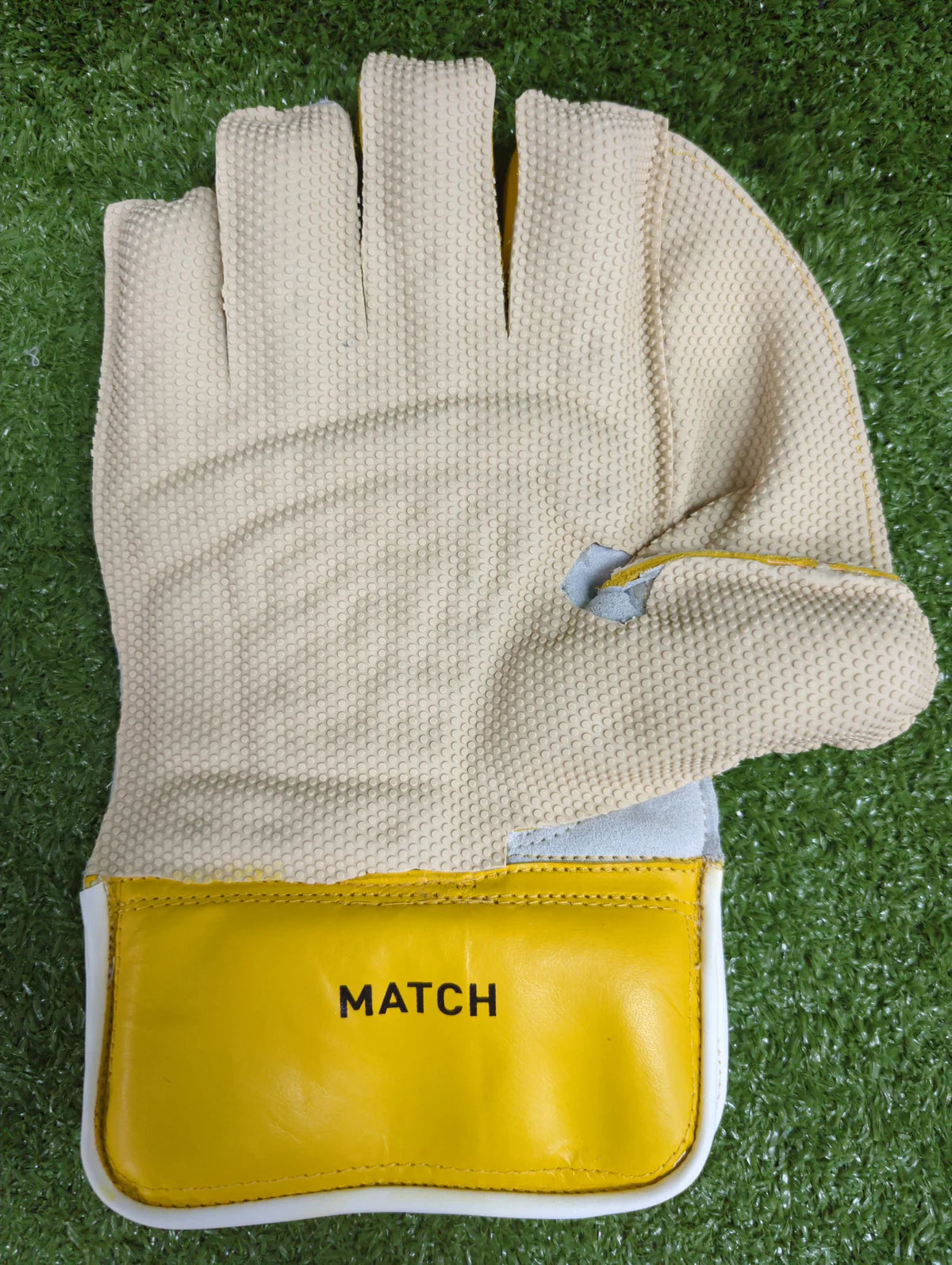 Close up of the heavily padded cuffs protecting the wrists on the SS Match keeping gloves.