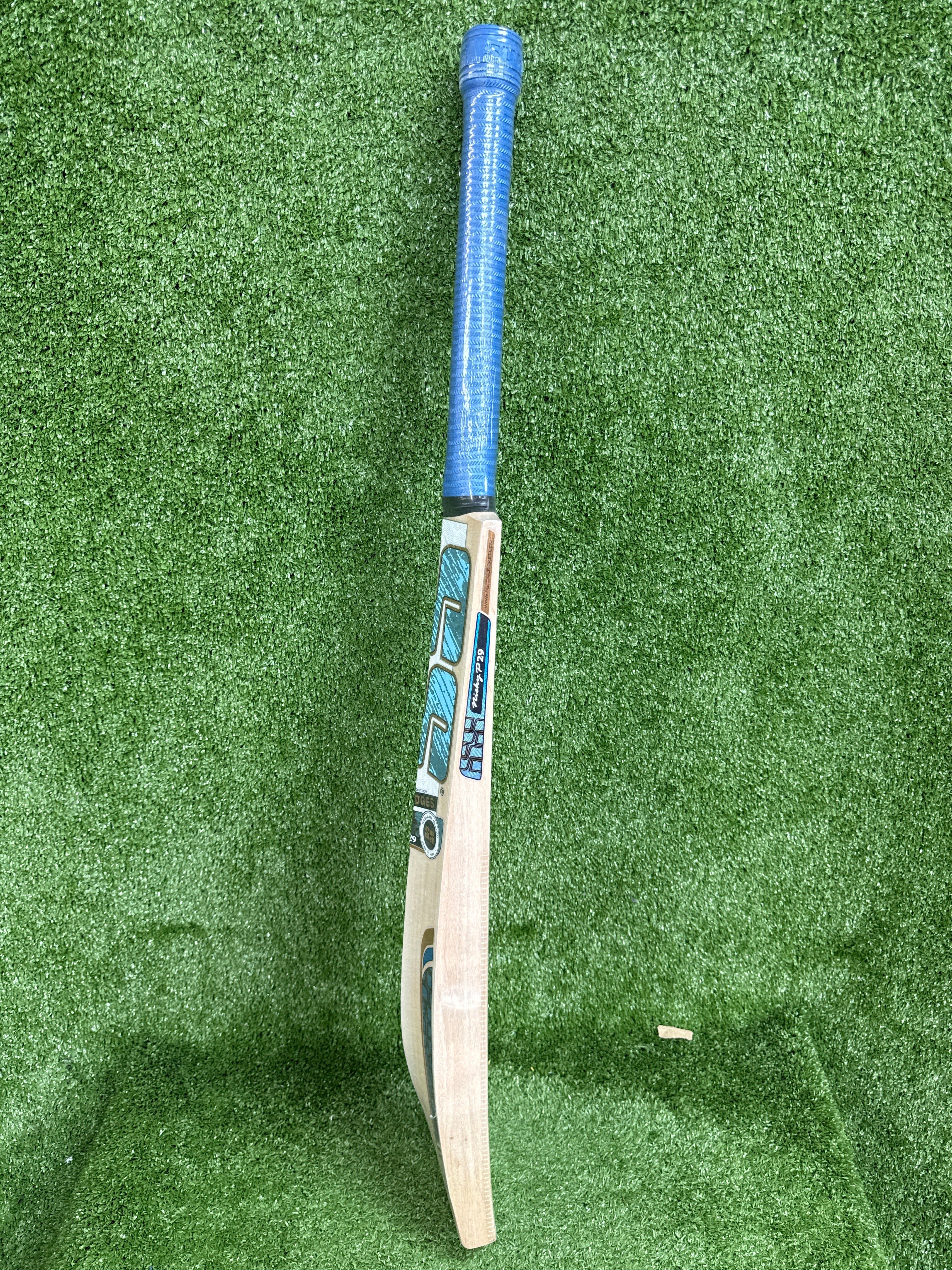 Side profile showcasing the massive concave TON edges on the extended SS Nicky P29 Long Blade cricket bat.