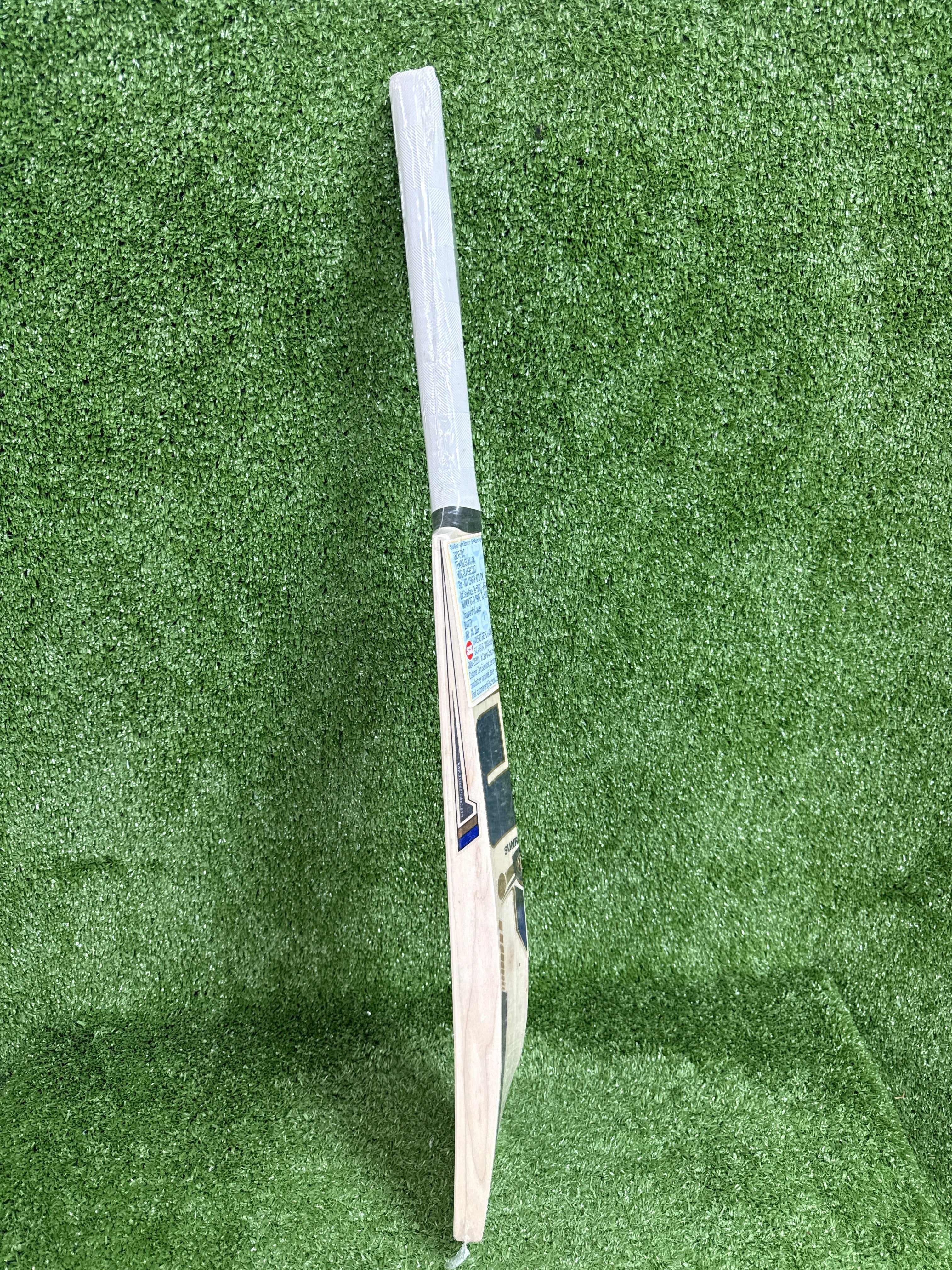 Side profile showing thick edges of SS Player Colt English Willow Bat