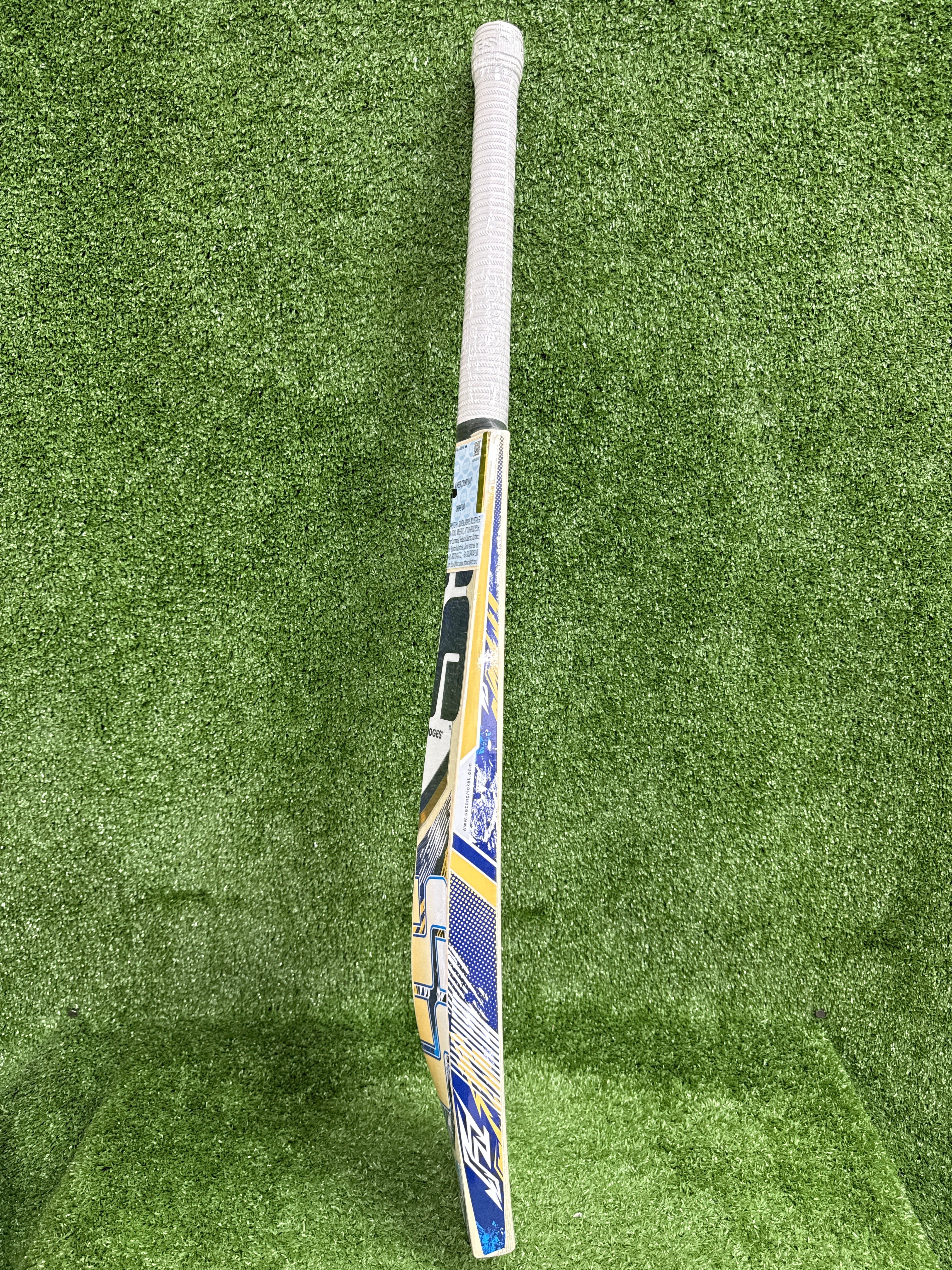 Side profile of the SS Sky 360 Attack cricket bat displaying massive 37-40mm concave edges for power hitting.
