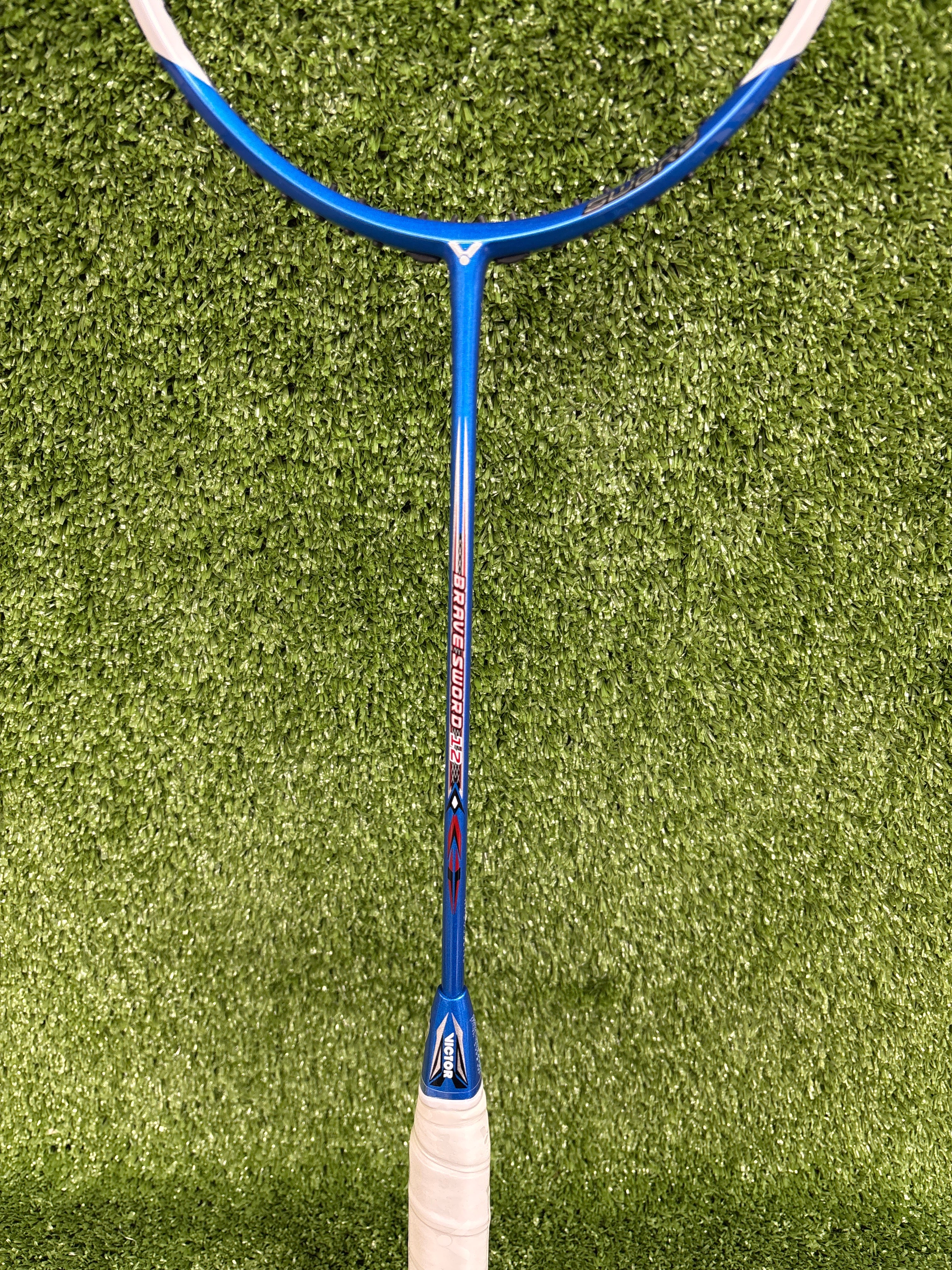 Close-up of the Victor Brave Sword 12 Pro (BRS-12) medium-stiff shaft, showing the Midnight Blue finish and High Resilient Modulus Graphite detail.