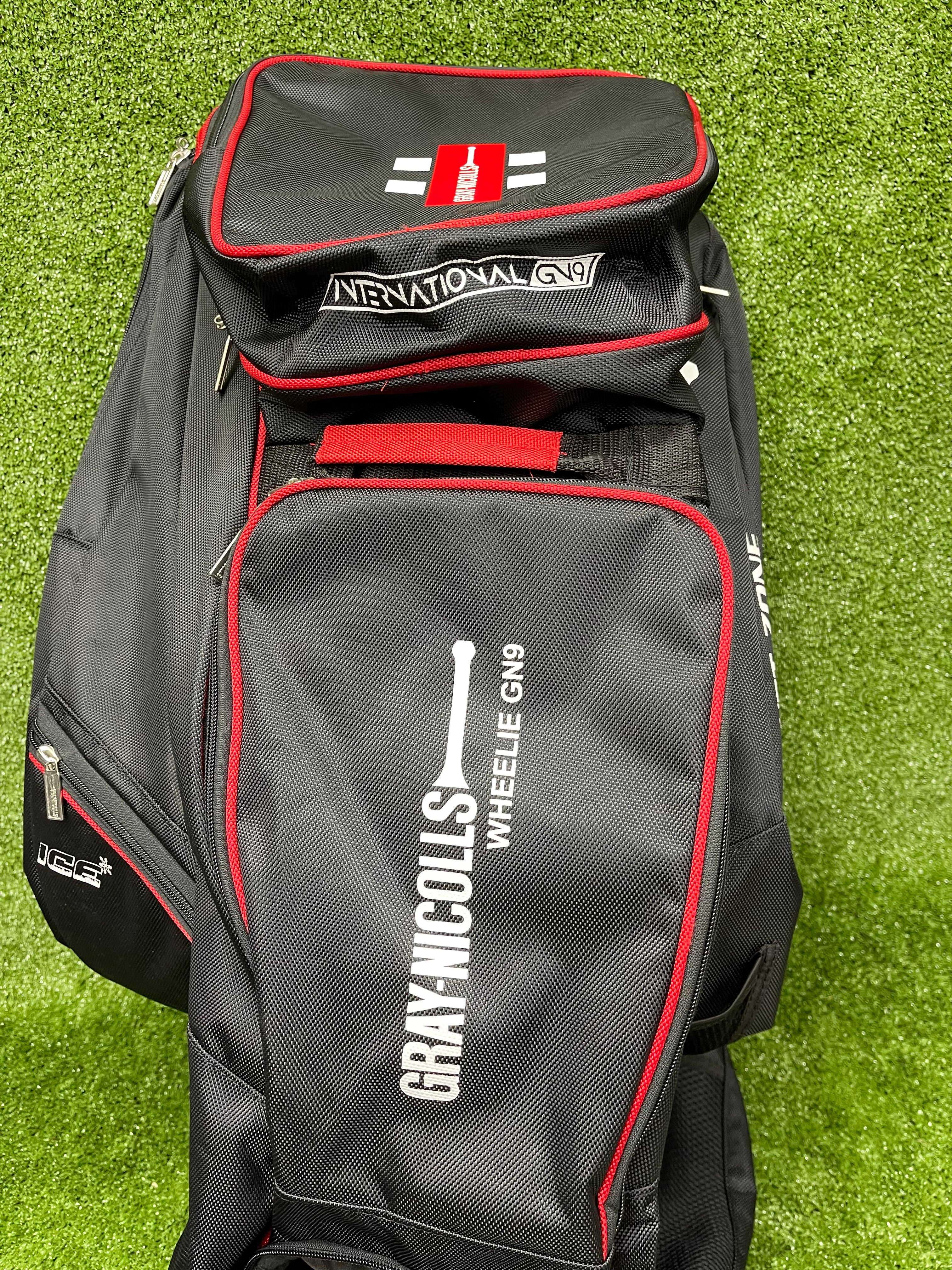 Gray-Nicolls 9 International Wheelie Cricket Kit Bag